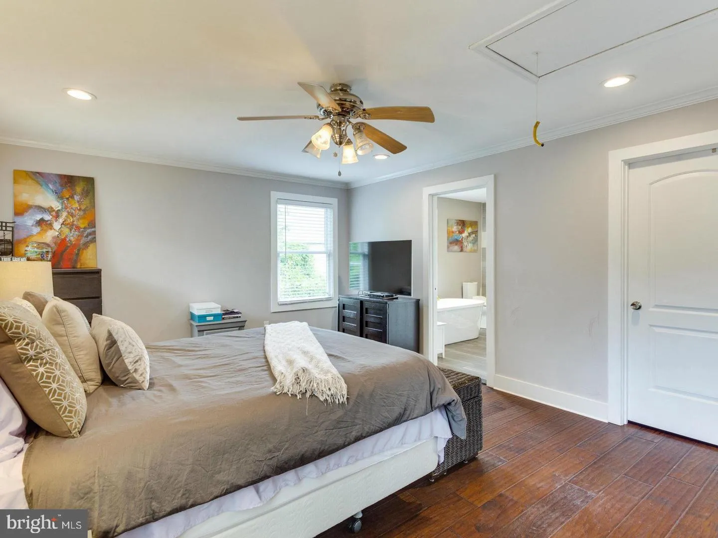 Falls Church, Virginia 22043, United States, 4 Bedrooms Bedrooms, ,3 BathroomsBathrooms,Residential,Pending,80713