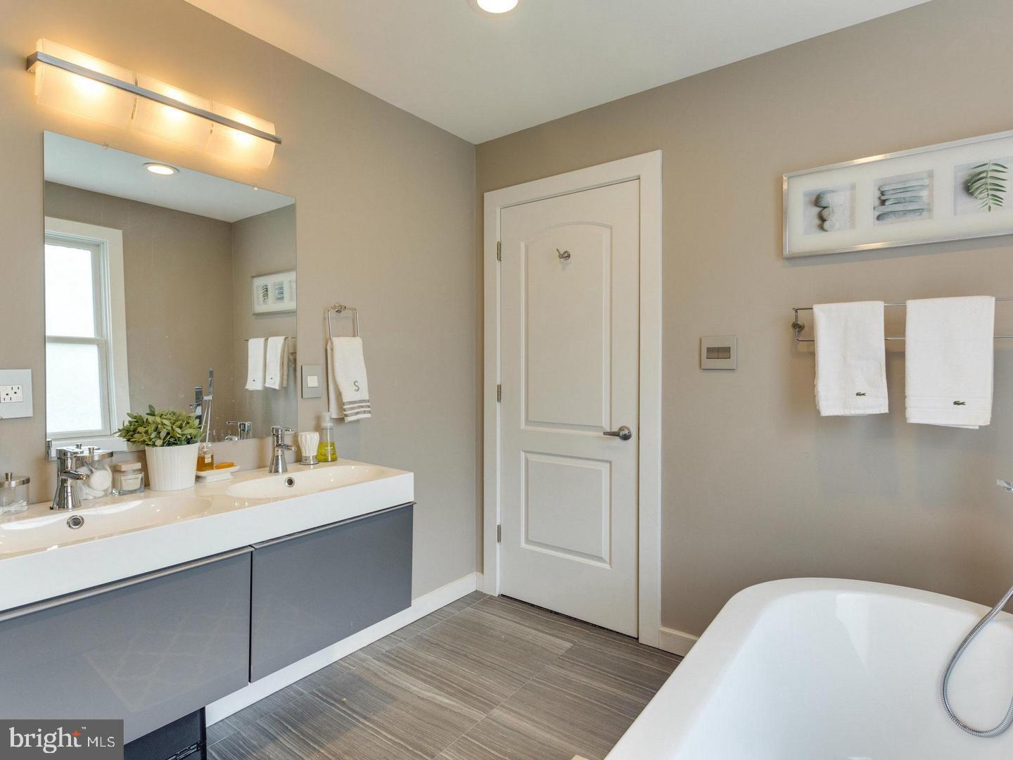 PIMMIT HILLS - Residential Lease