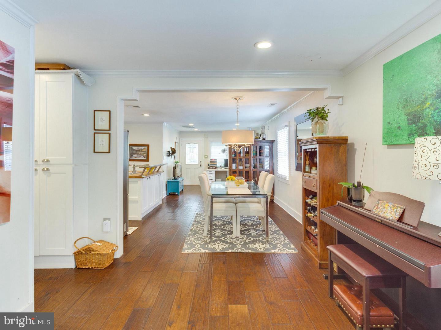 PIMMIT HILLS - Residential Lease