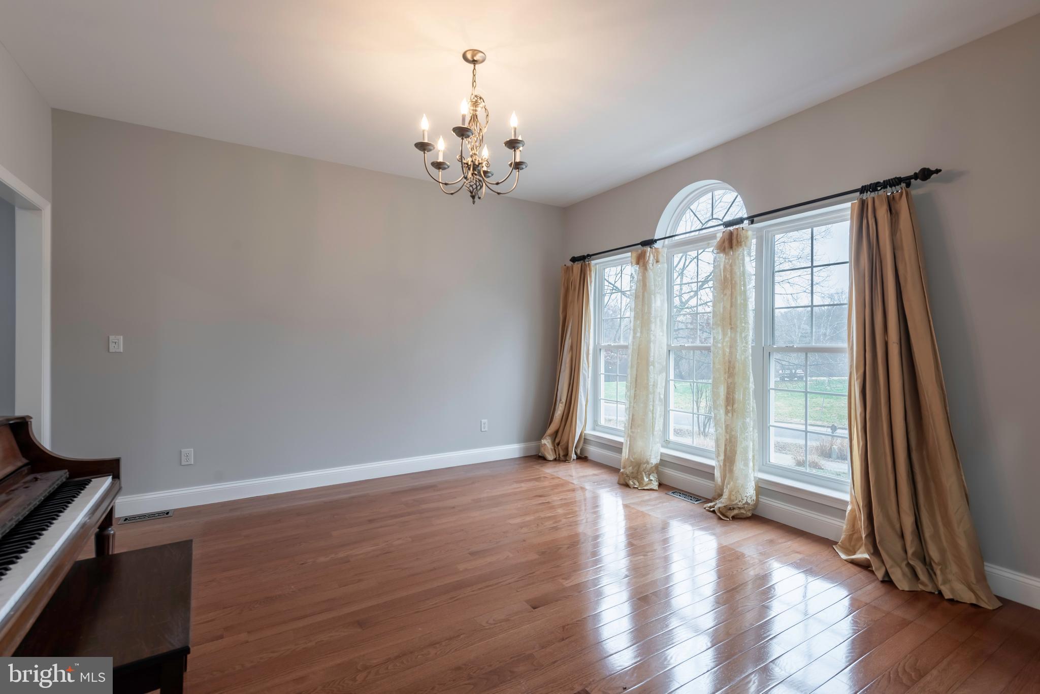 WINDY OAKS - Residential