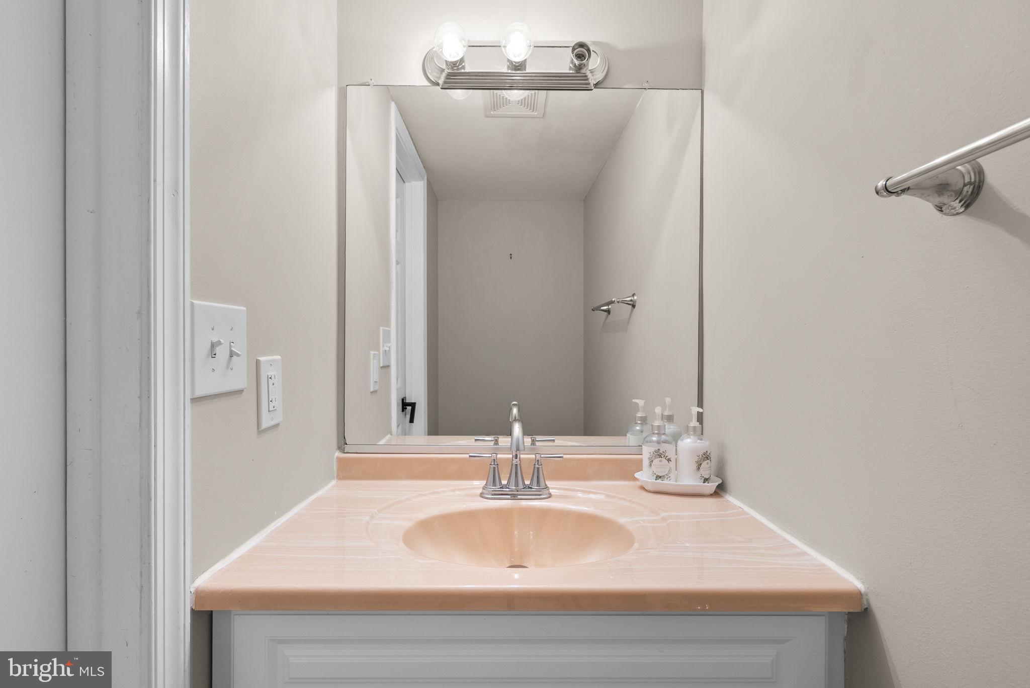 APPLEGATE CONDO - Residential