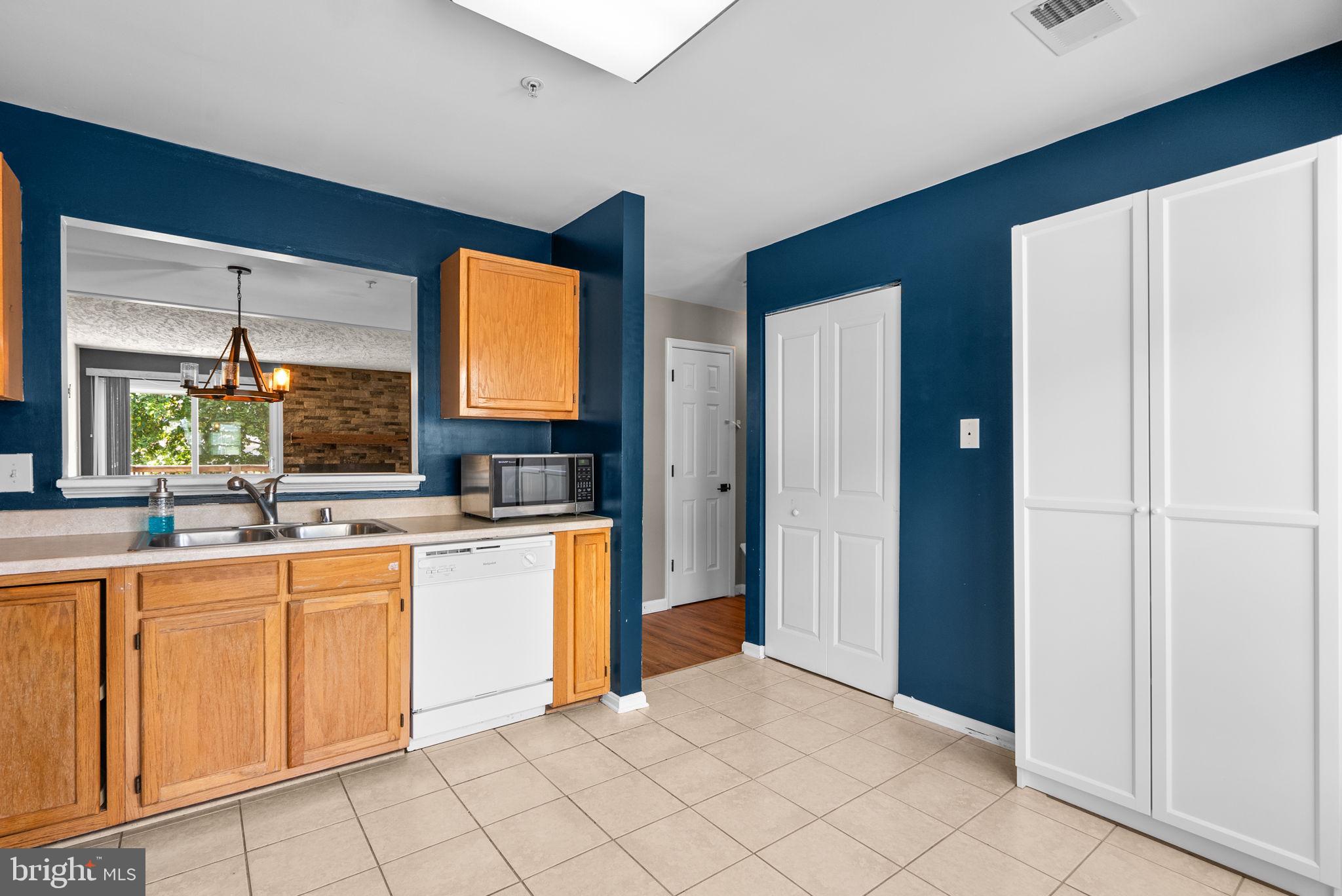 APPLEGATE CONDO - Residential