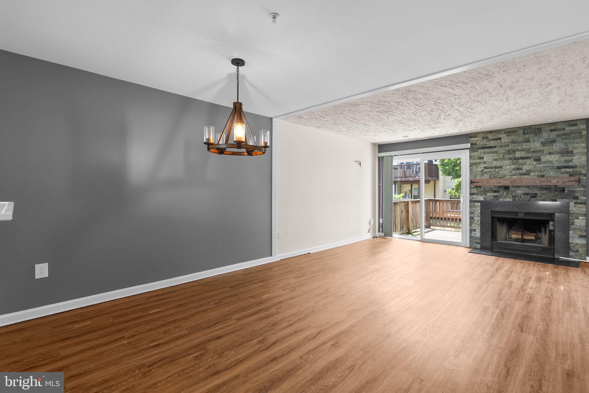 APPLEGATE CONDO - Residential