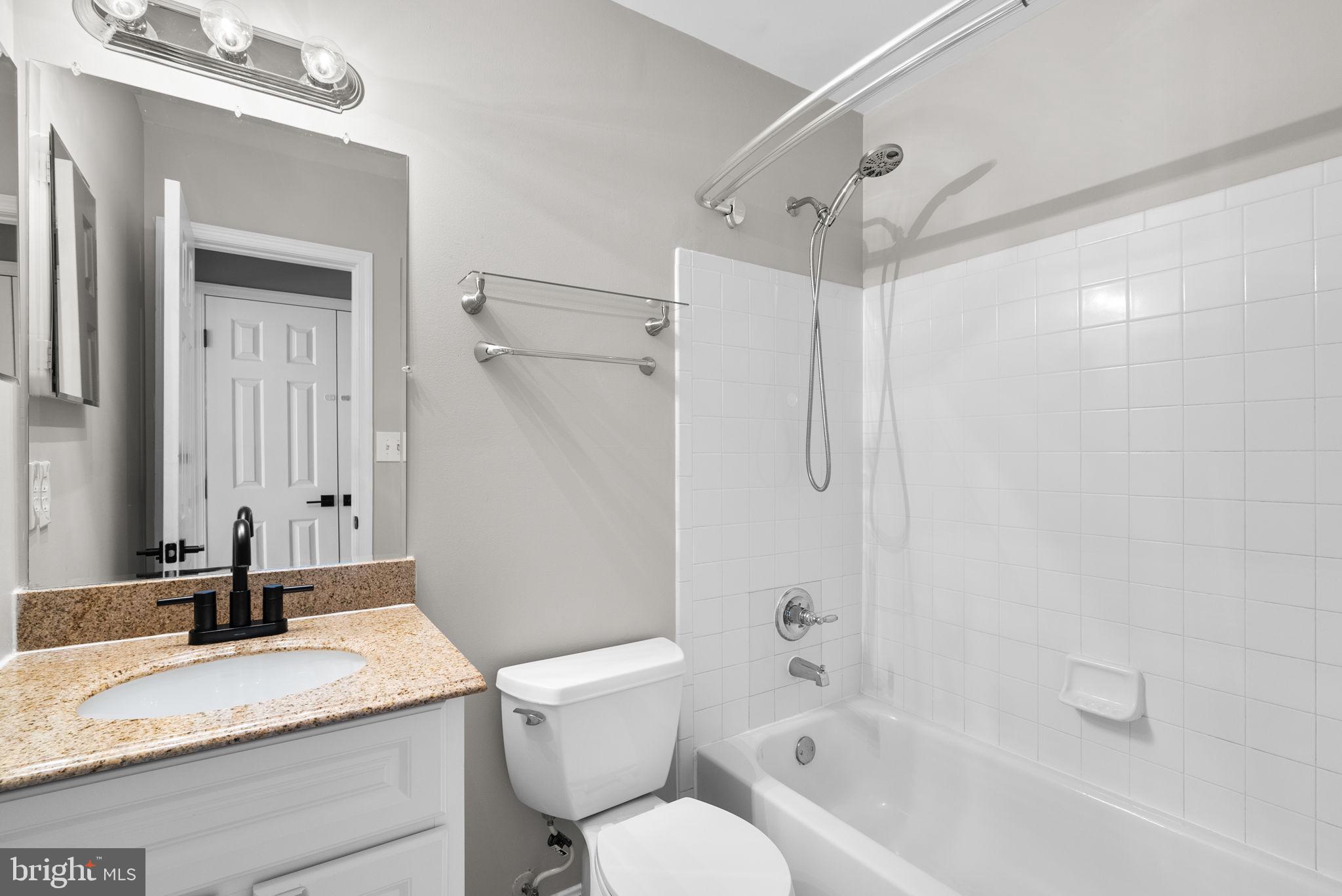 APPLEGATE CONDO - Residential