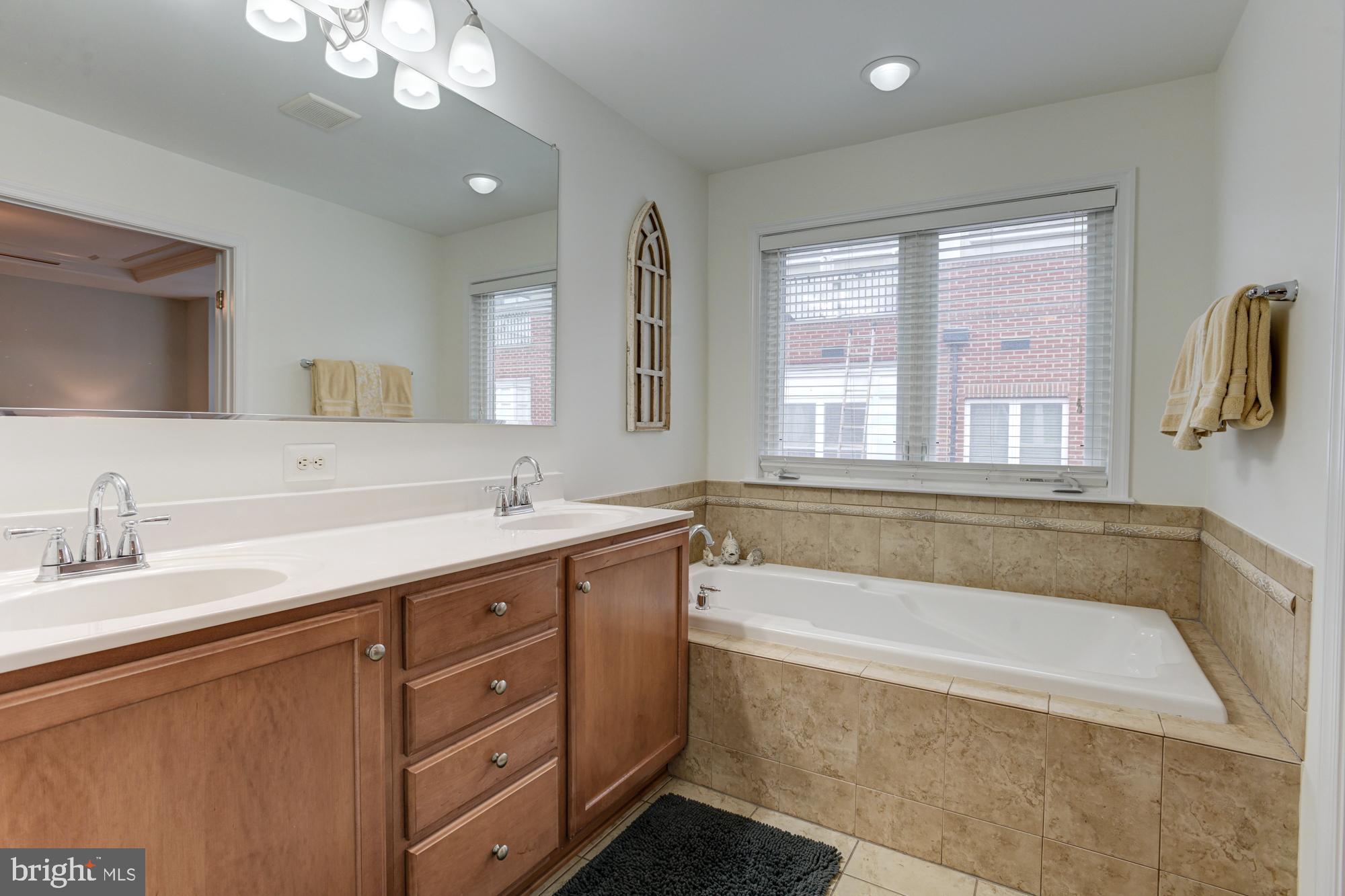 MCHENRY POINTE - Residential