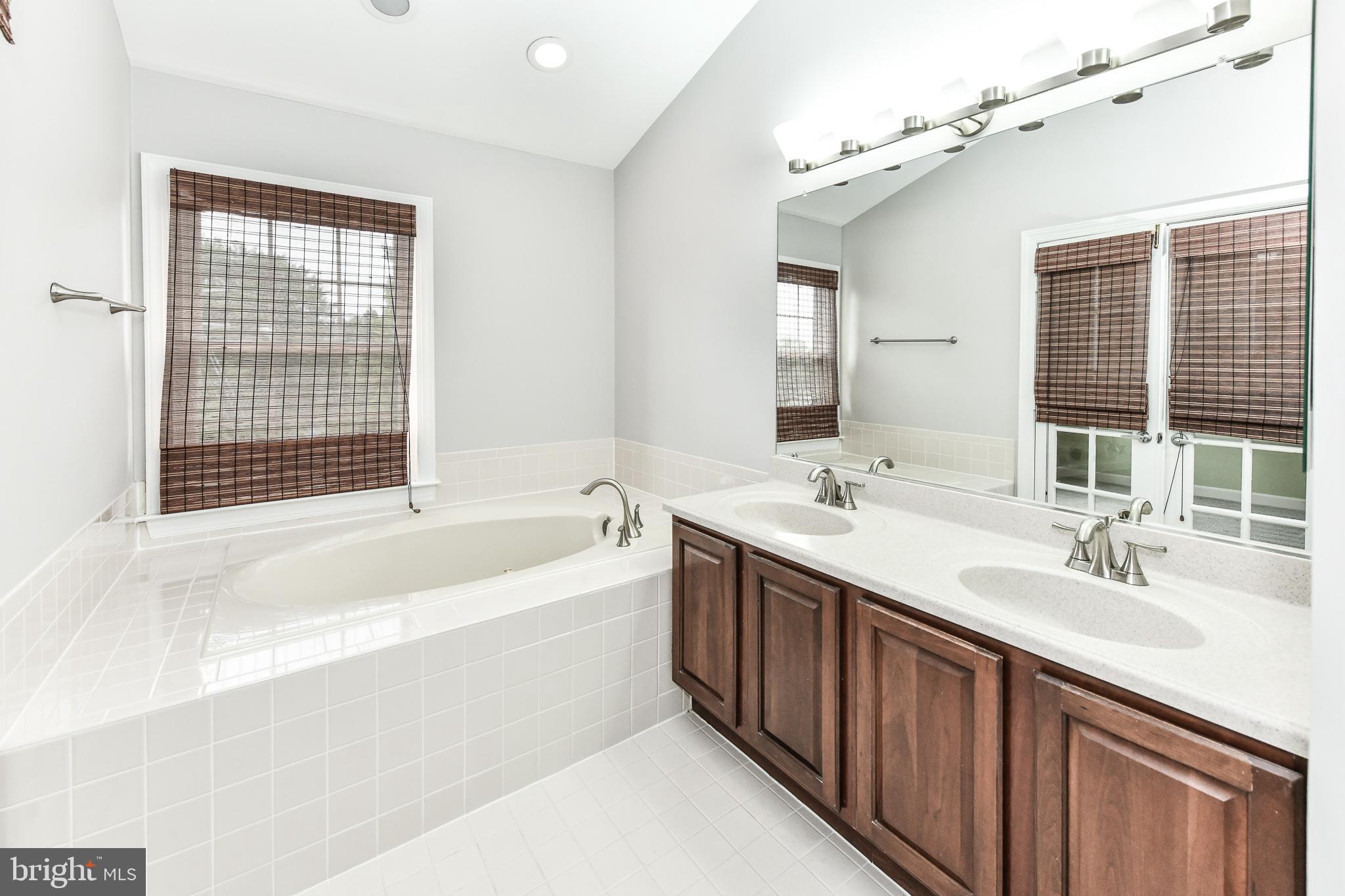 ASHLAWN RIDGE - Residential Lease