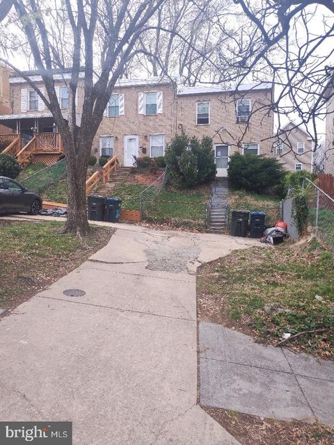 218 57TH PLACE NE WASHINGTON DC 20019