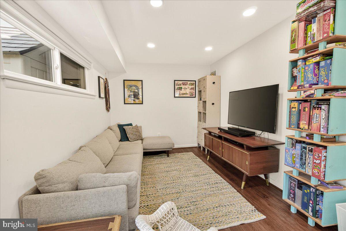 KEMP MILL ESTATES - Residential