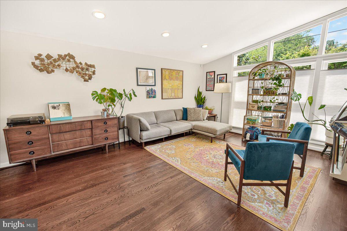 KEMP MILL ESTATES - Residential