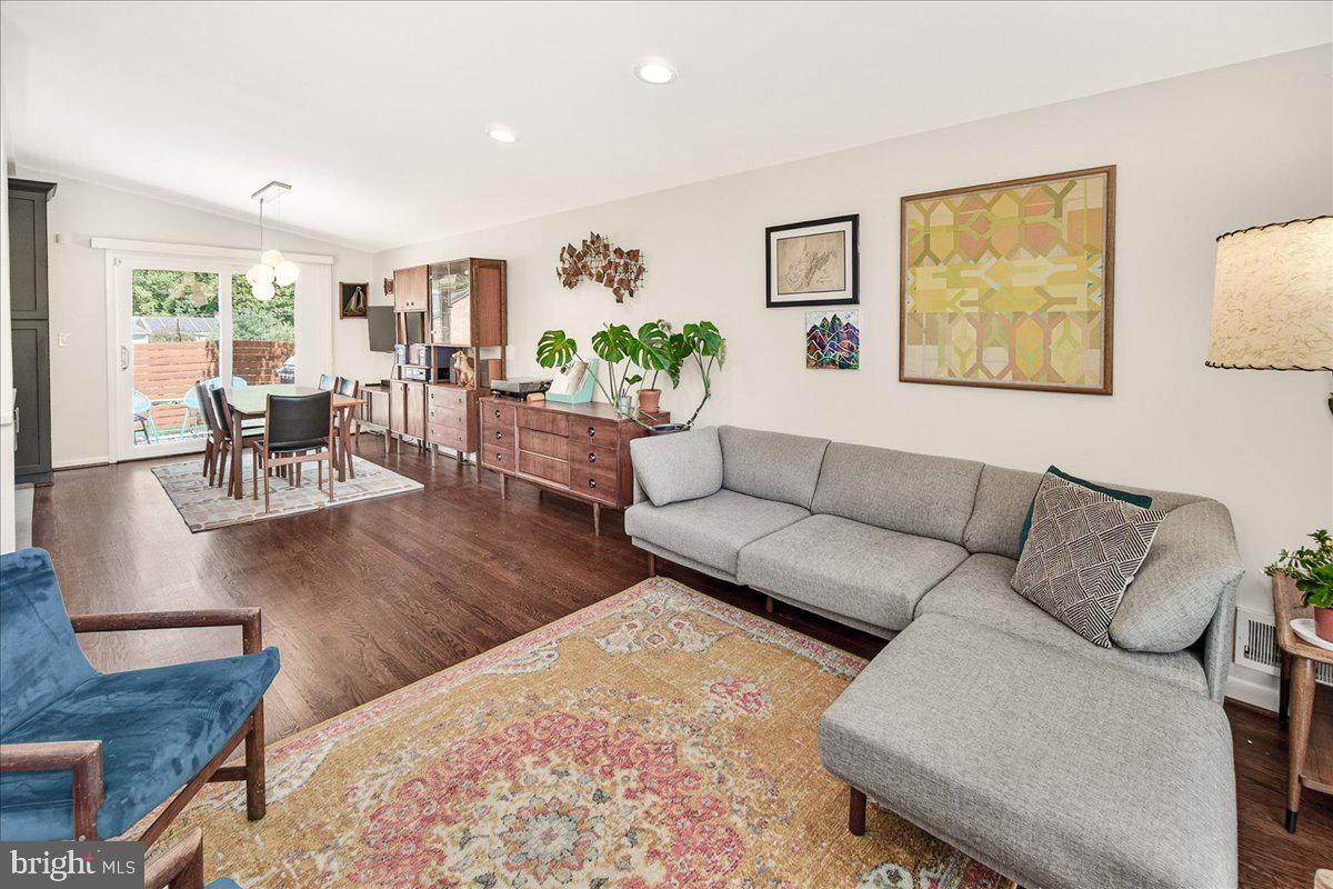 KEMP MILL ESTATES - Residential