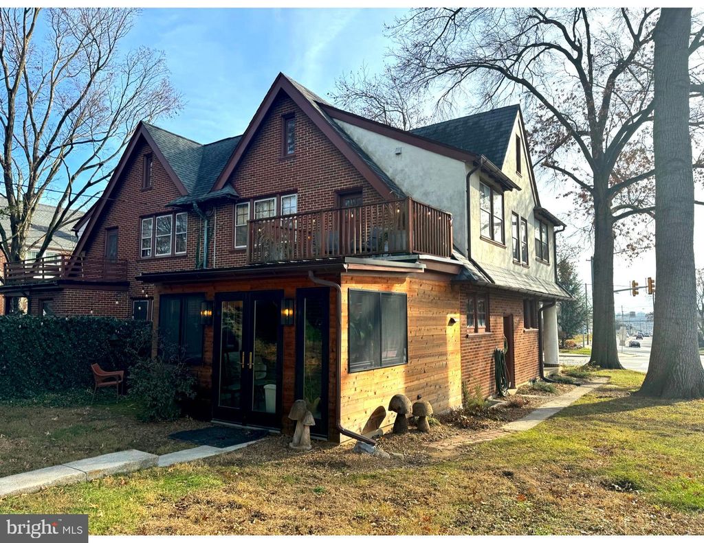 Photo of 9 Linden Avenue, Elizabethtown, PA 17022 (MLS # PALA2044950)