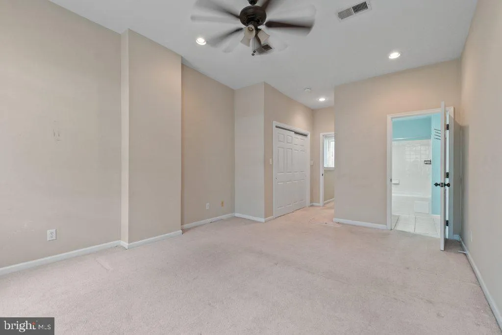 Baltimore, Maryland 21231, United States, 2 Bedrooms Bedrooms, ,3 BathroomsBathrooms,Residential,Pending,127558