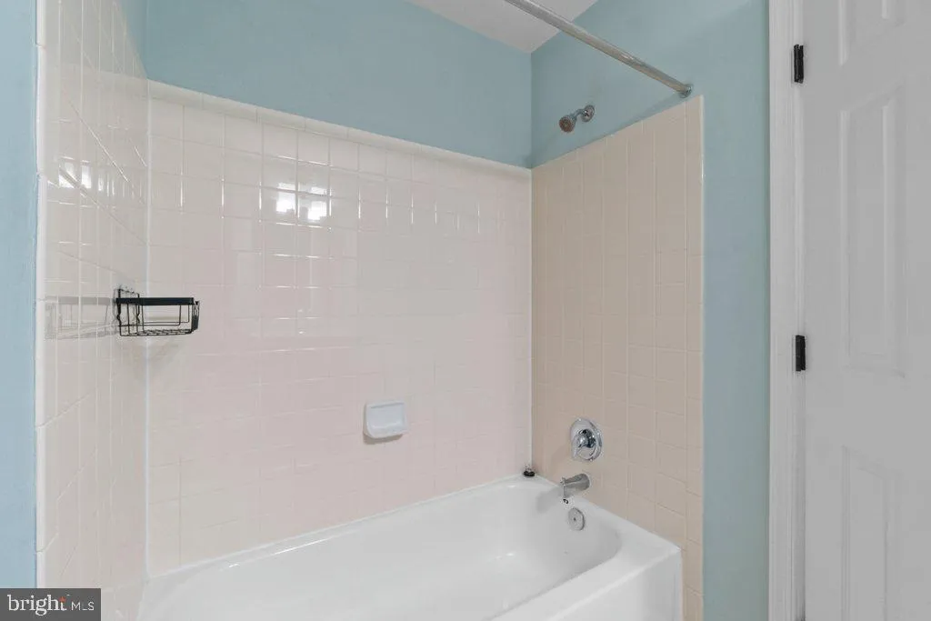 Baltimore, Maryland 21231, United States, 2 Bedrooms Bedrooms, ,3 BathroomsBathrooms,Residential,Pending,127558