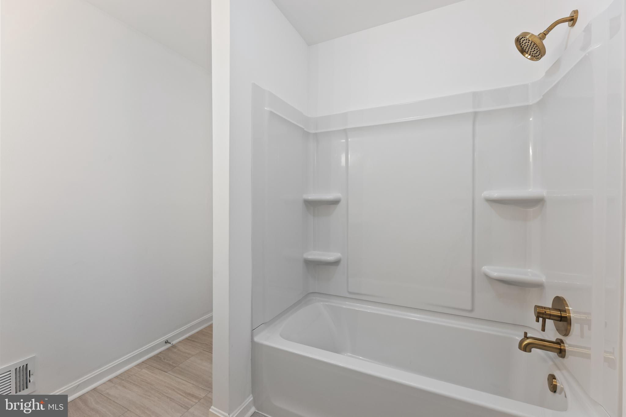 MONCLAIR - Residential