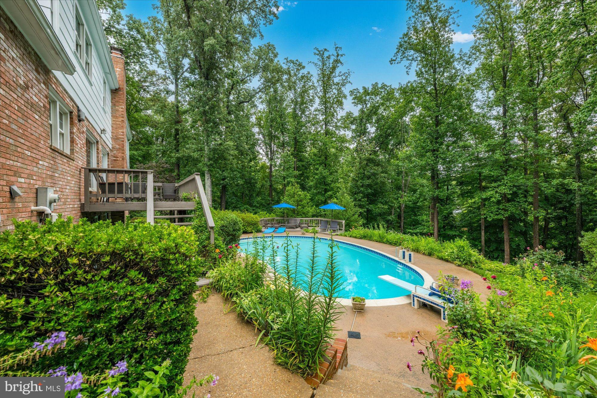 925 WOBURN COURT