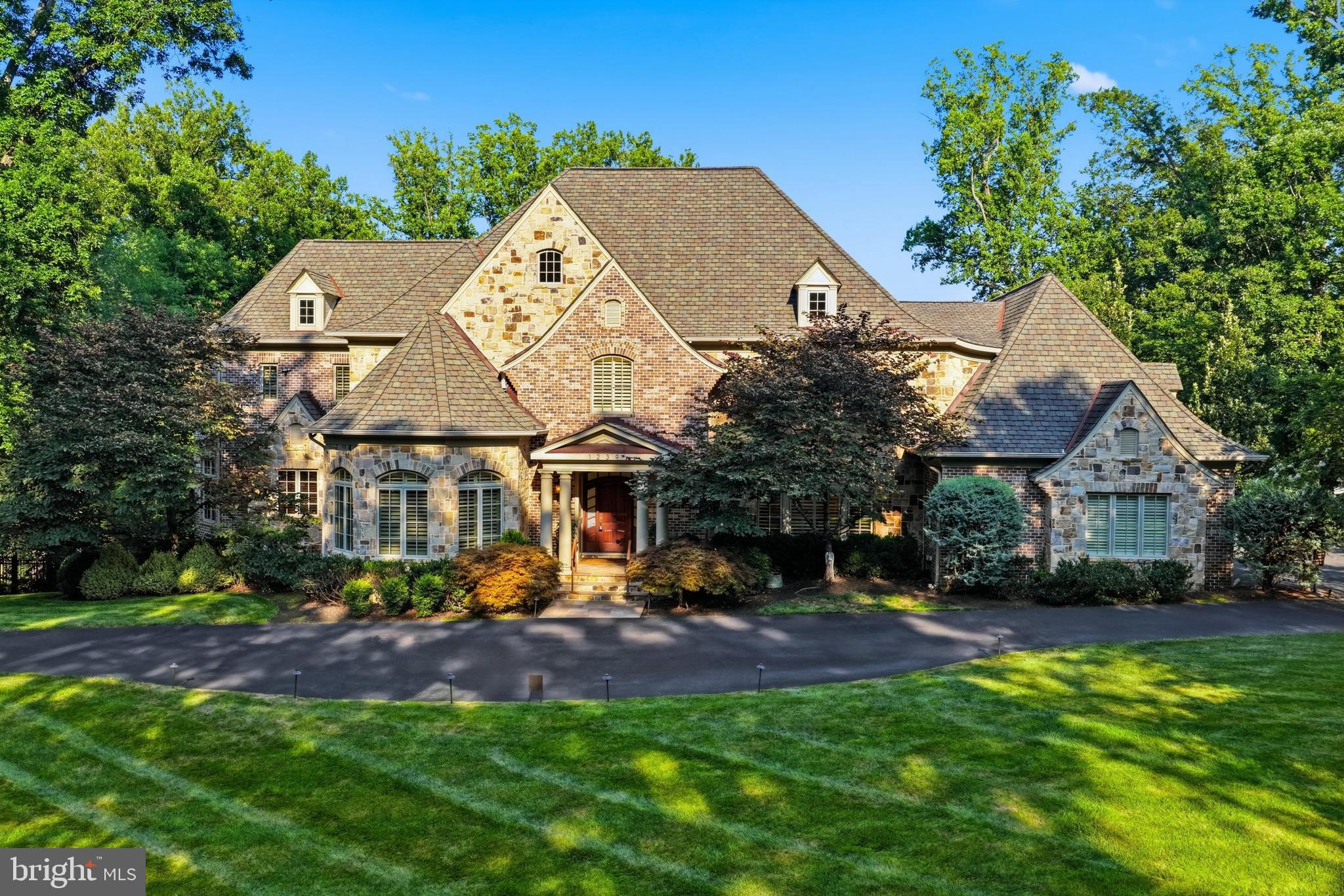 1239 DALEVIEW DRIVE