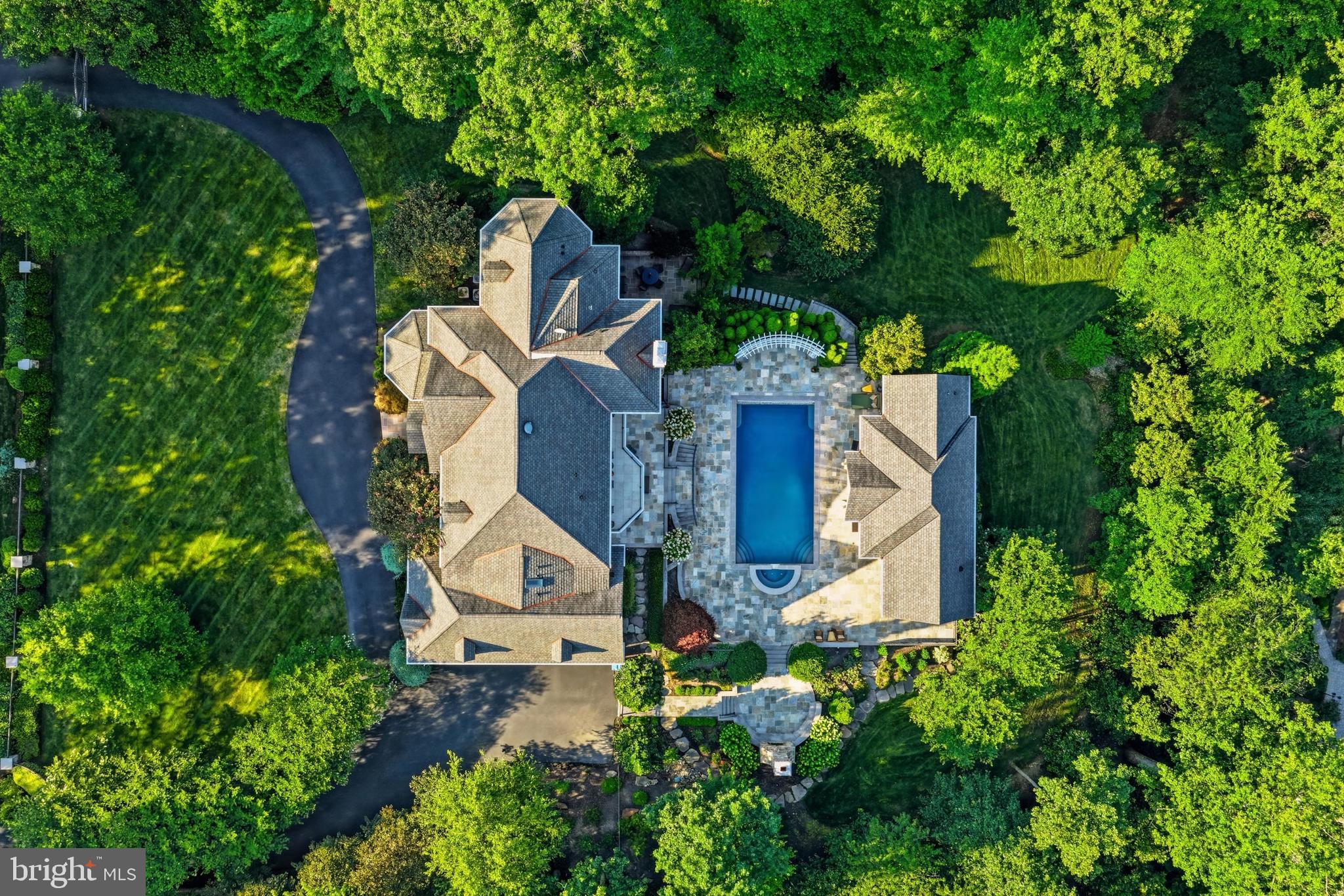 1239 DALEVIEW DRIVE