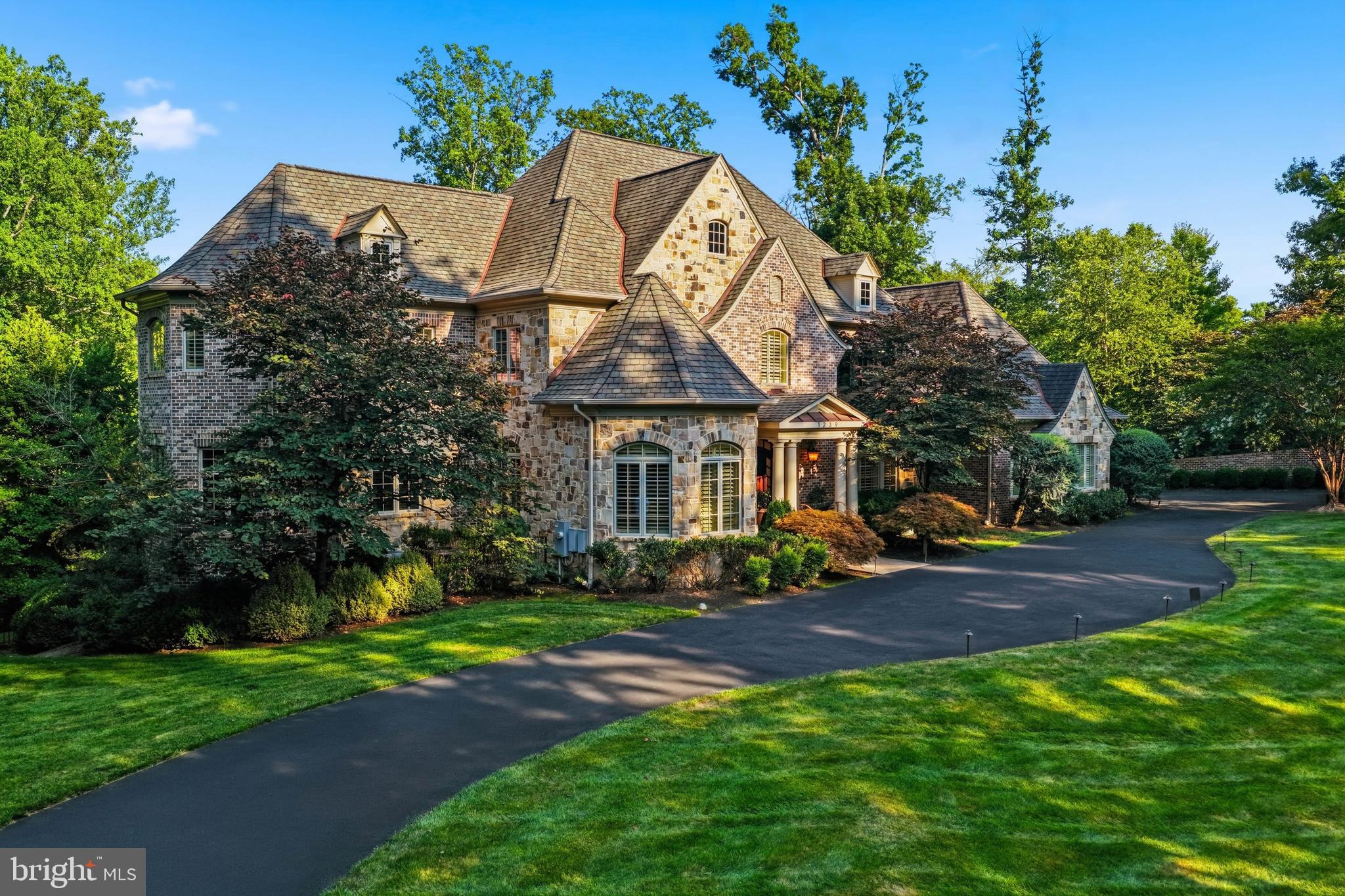1239 DALEVIEW DRIVE