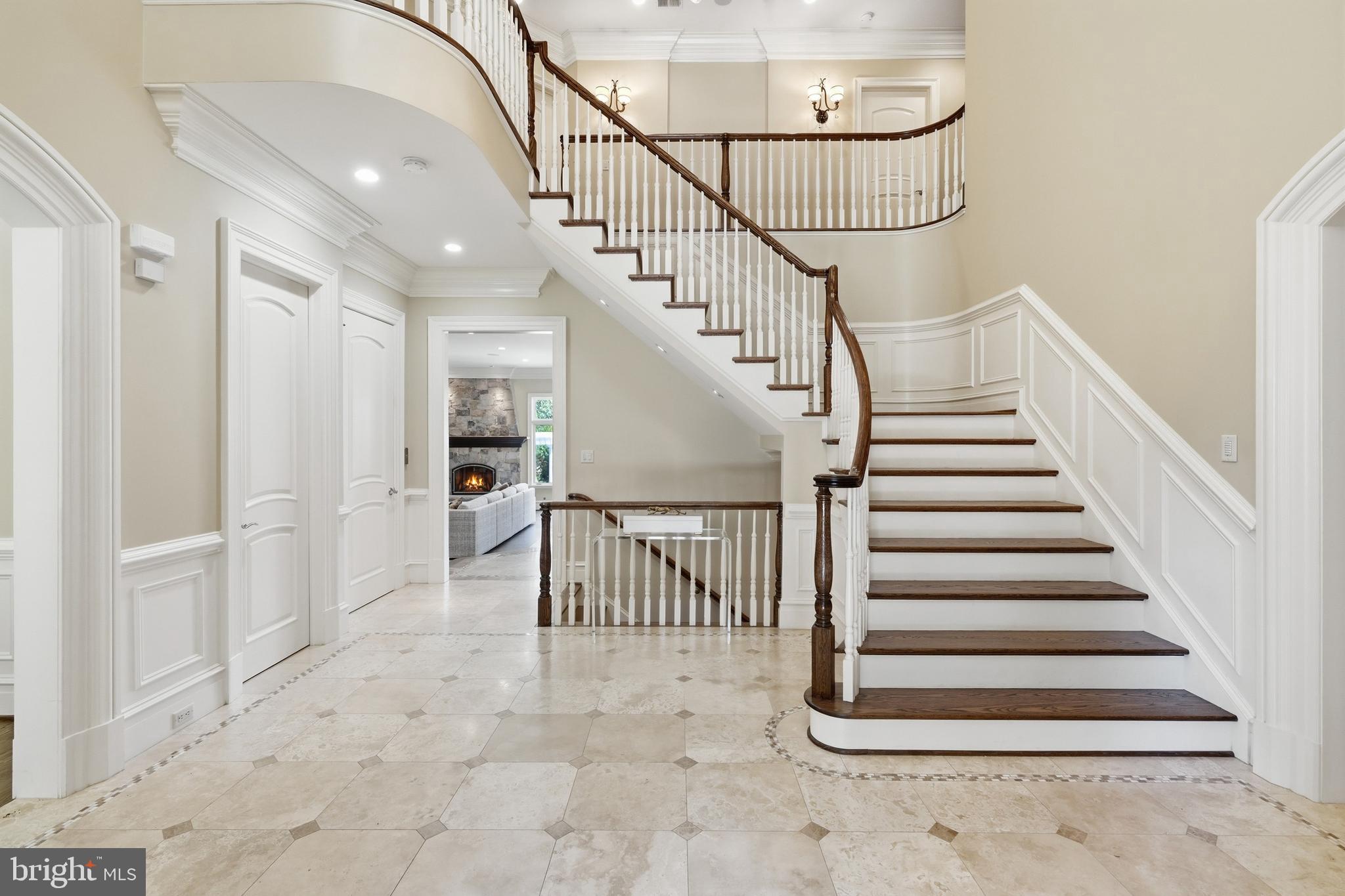 1239 DALEVIEW DRIVE