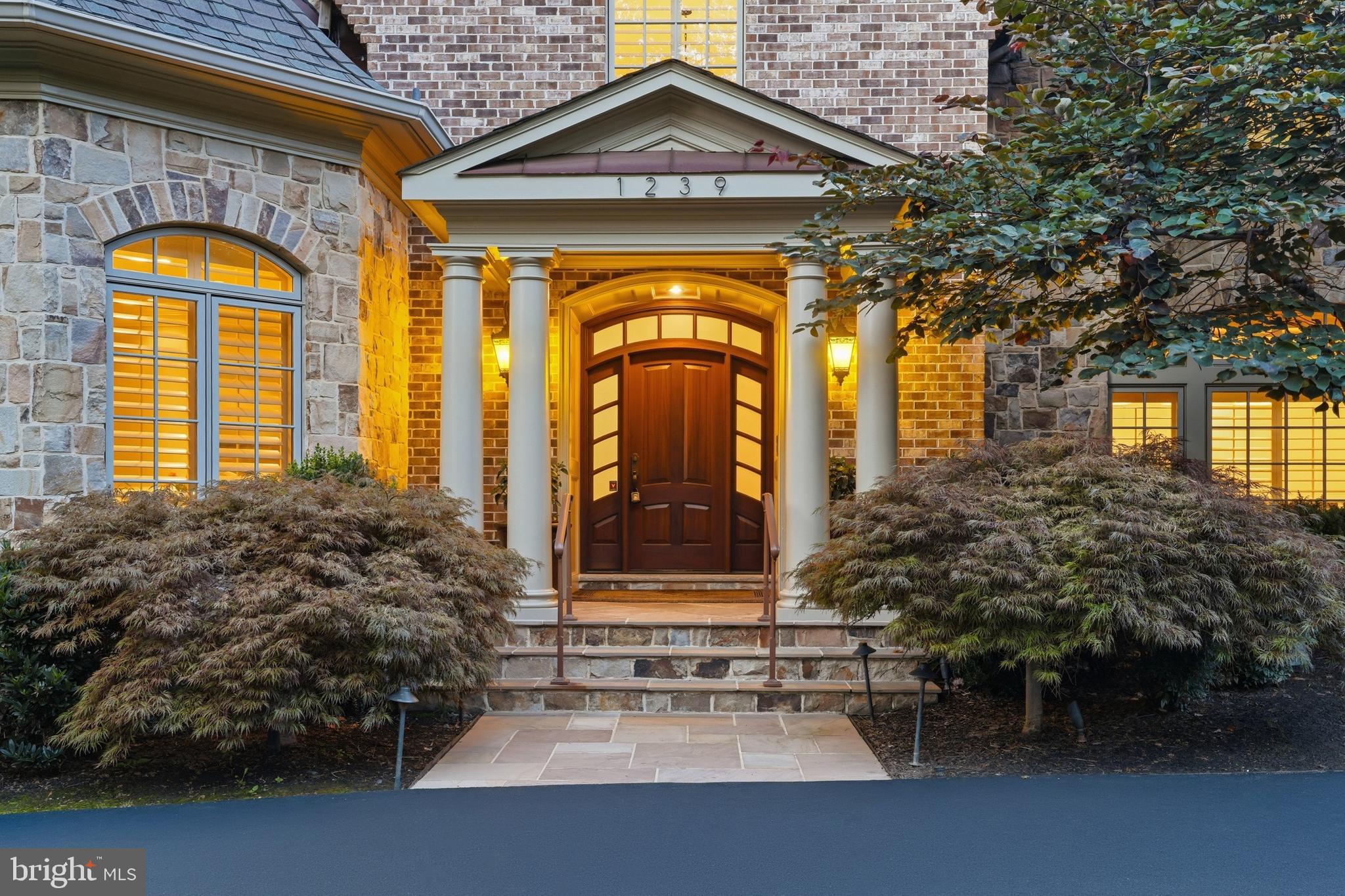 1239 DALEVIEW DRIVE