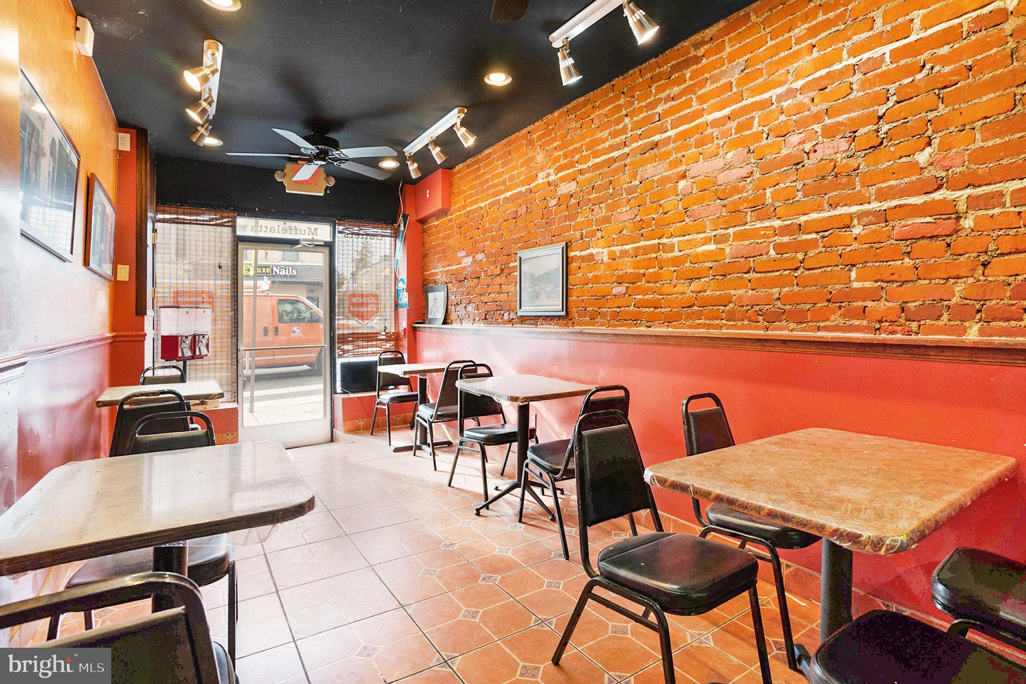 ROXBOROUGH - Commercial Lease