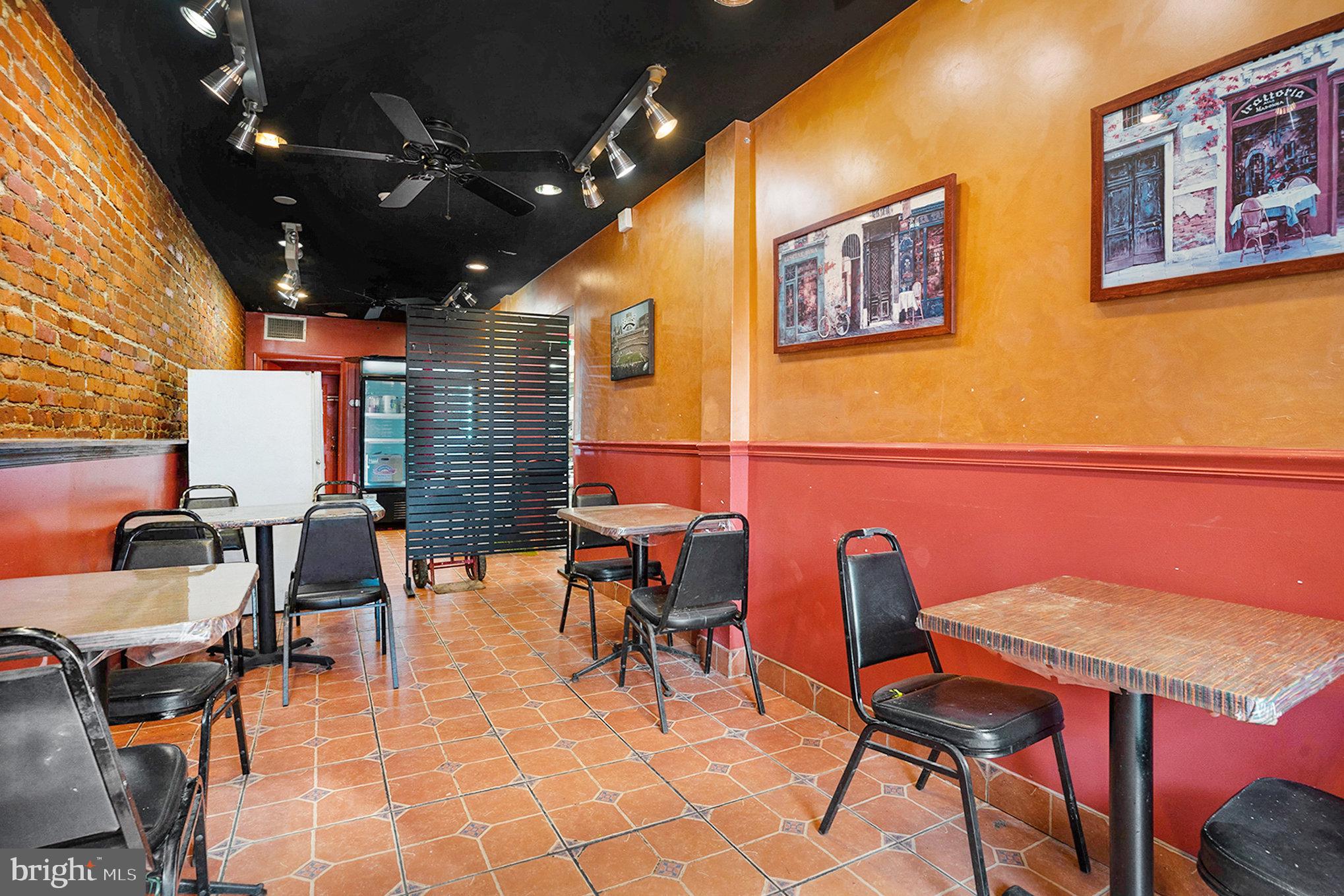 ROXBOROUGH - Commercial Lease