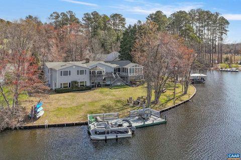 Homes For Sale - 7 Dover Ct Ct<br/> PALMYRA, VA 22963