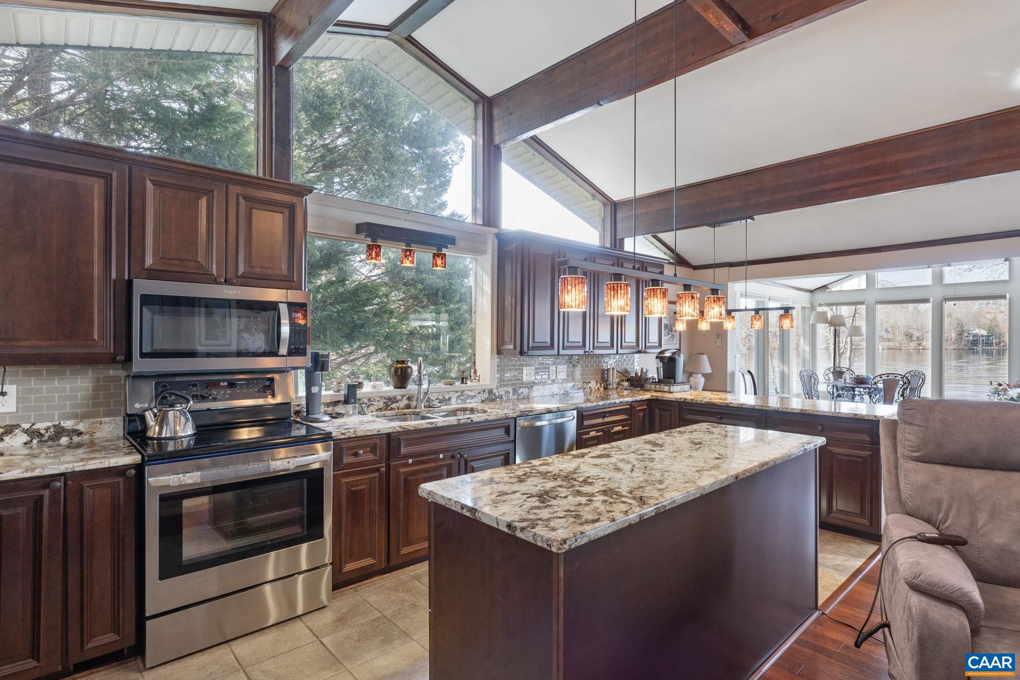 LAKE MONTICELLO - Residential