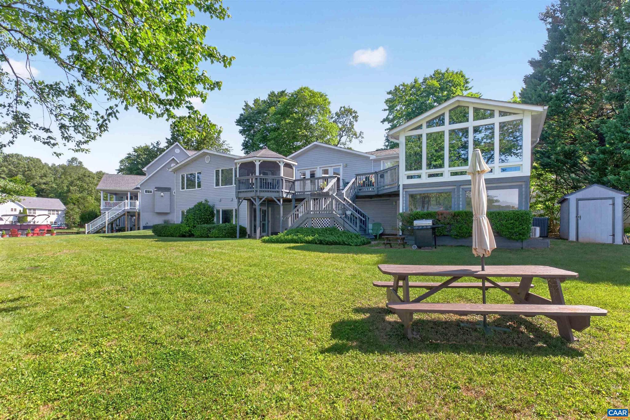 LAKE MONTICELLO - Residential