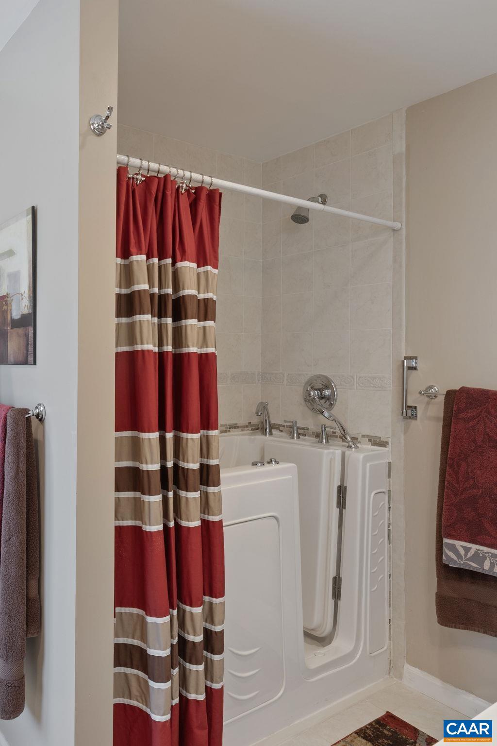 LAKE MONTICELLO - Residential