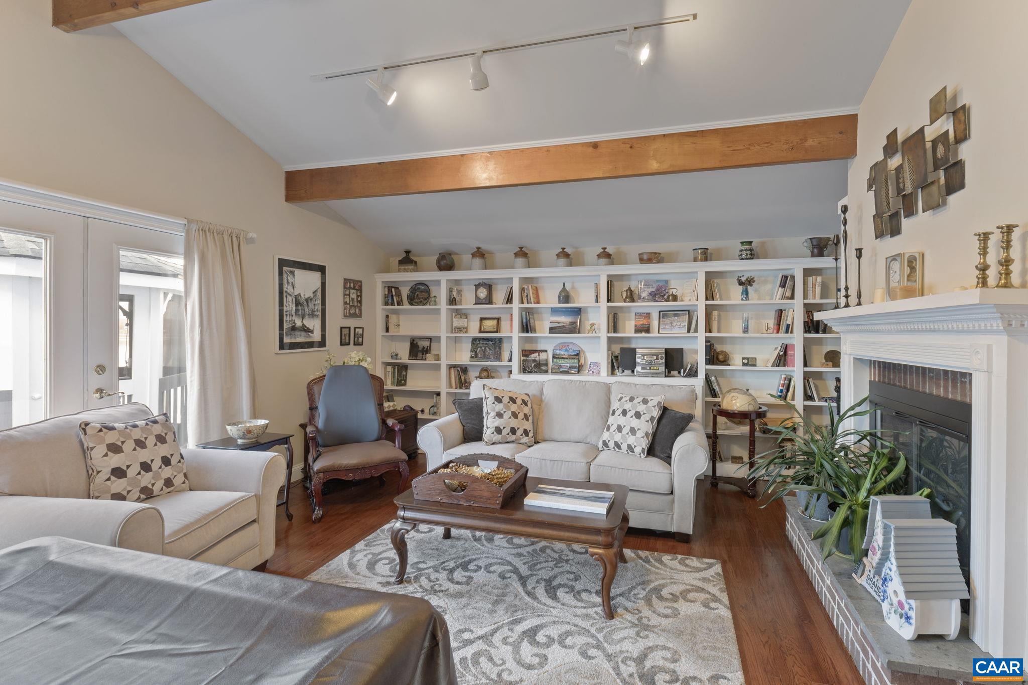 LAKE MONTICELLO - Residential