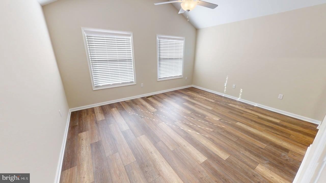 CAPTAIN'S COVE - Residential