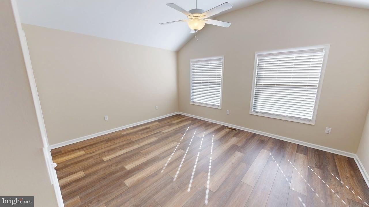 CAPTAIN'S COVE - Residential