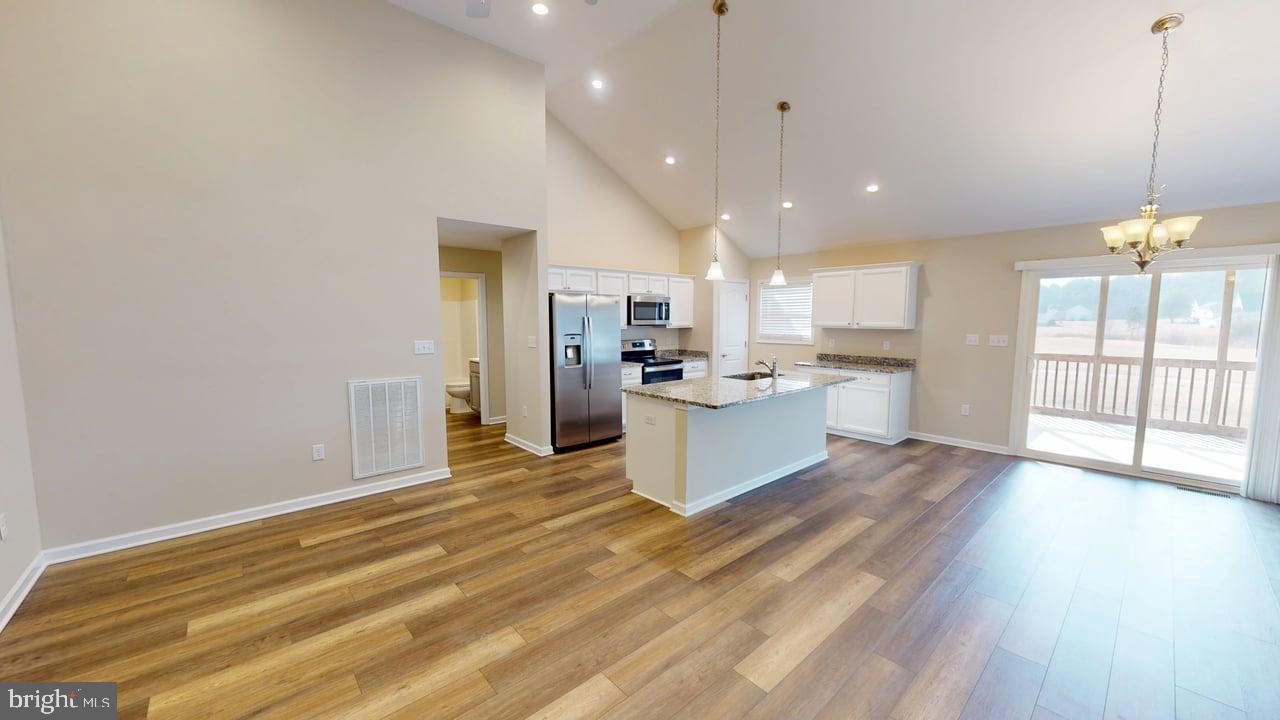 CAPTAIN'S COVE - Residential