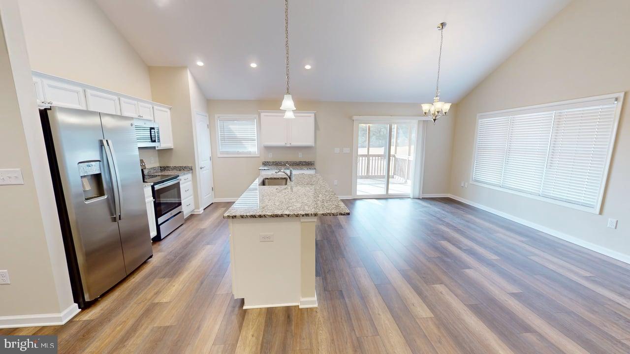 CAPTAIN'S COVE - Residential