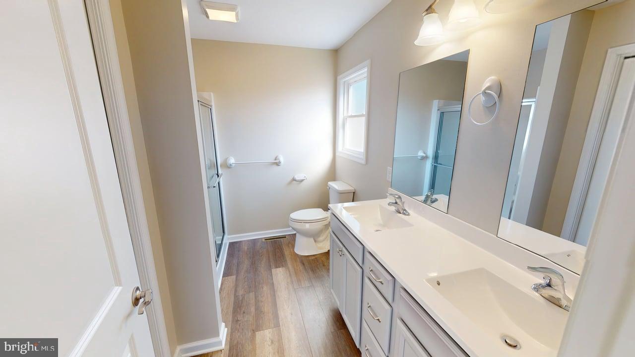 CAPTAIN'S COVE - Residential