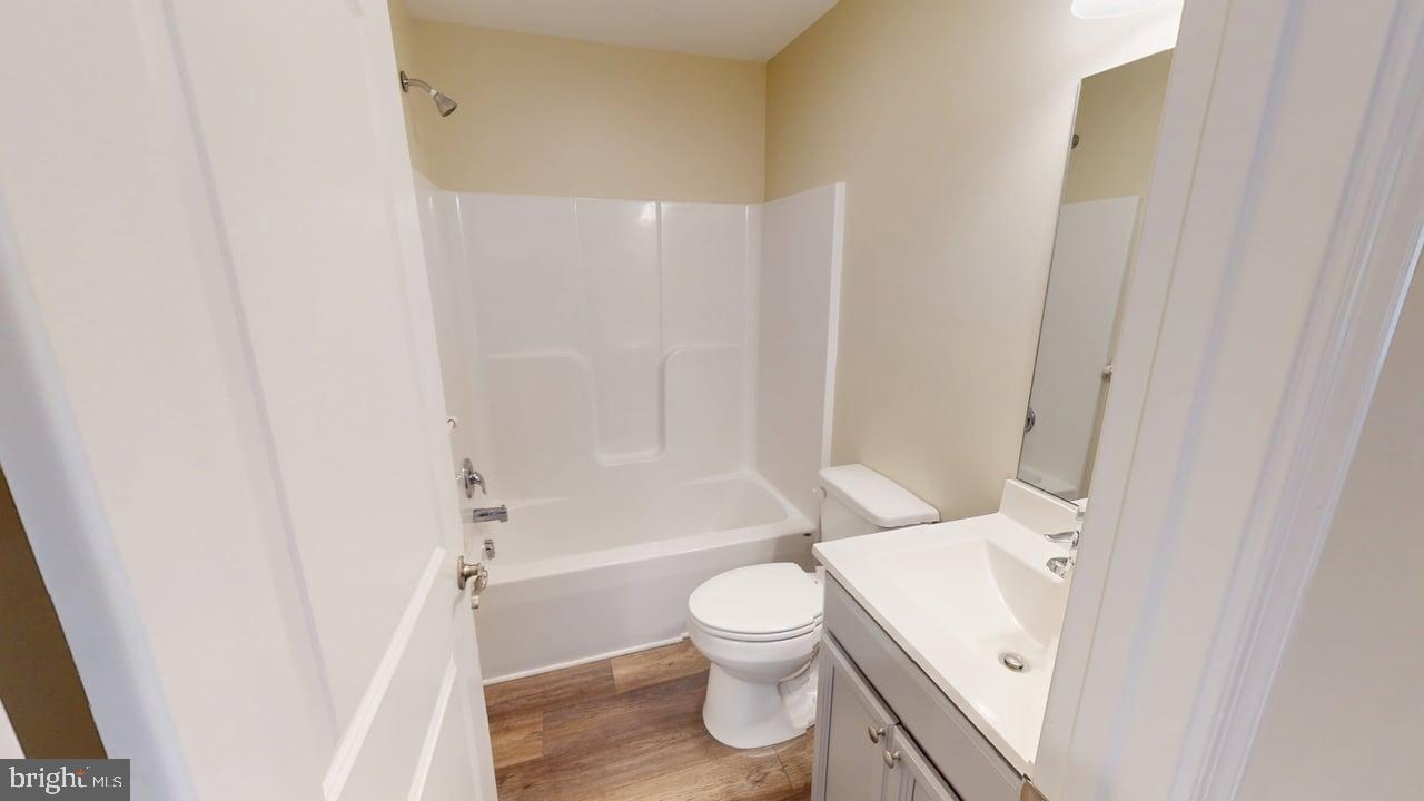 CAPTAIN'S COVE - Residential