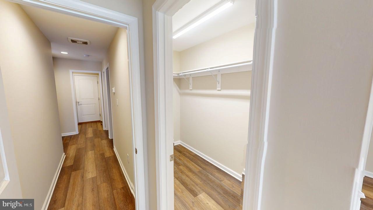 CAPTAIN'S COVE - Residential