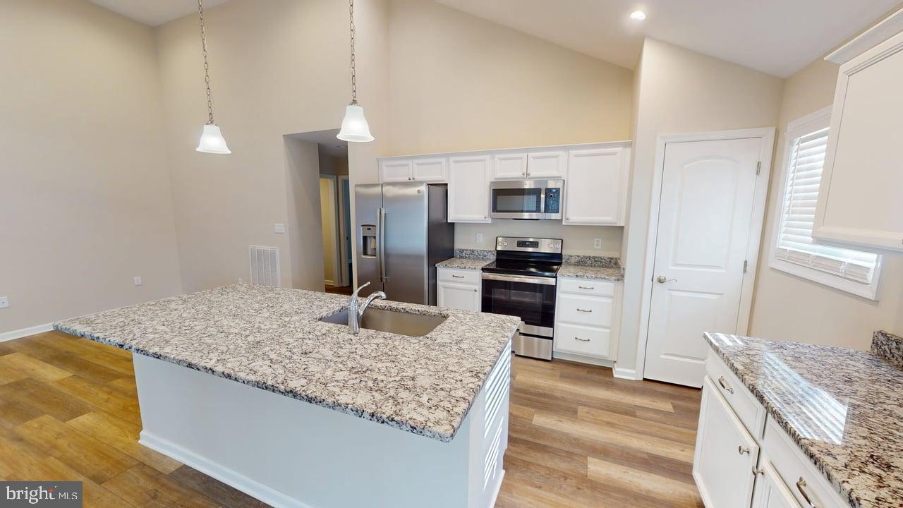 CAPTAIN'S COVE - Residential