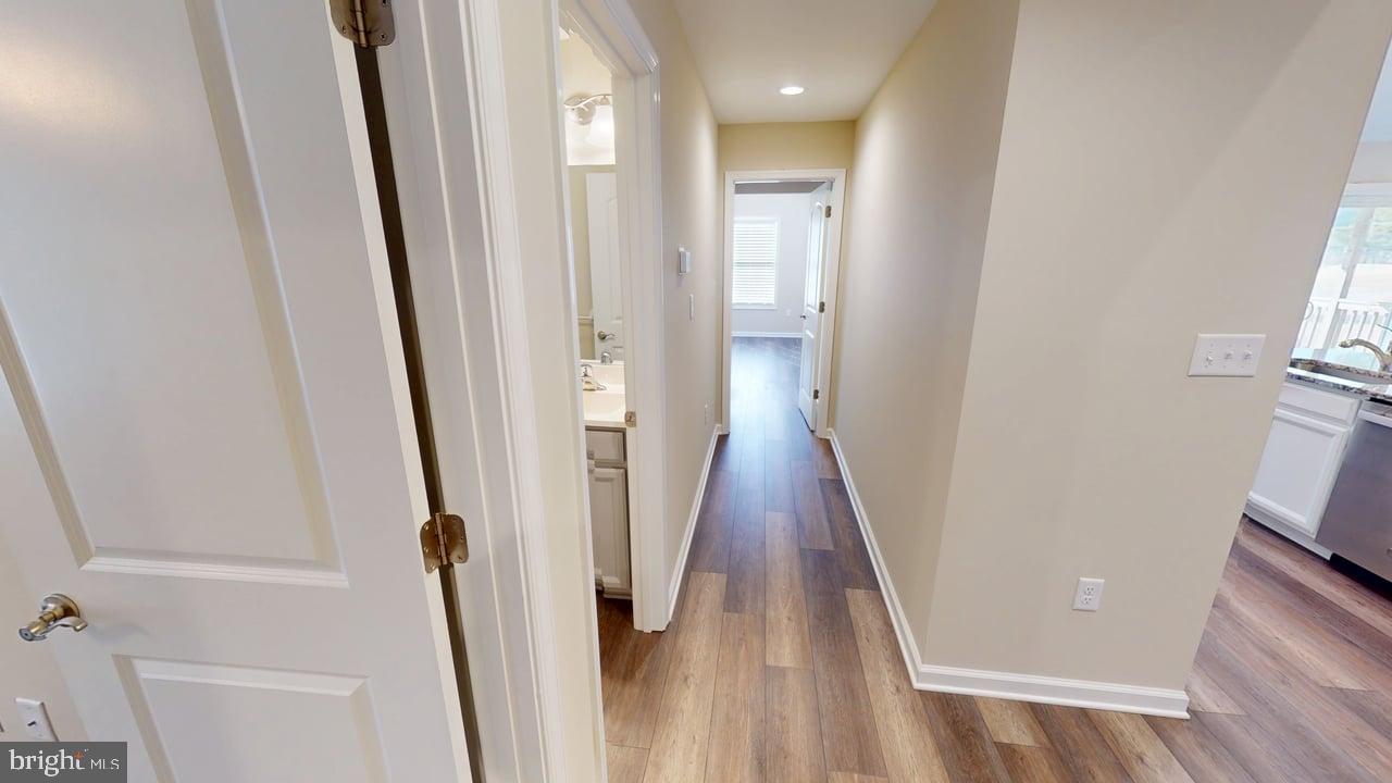 CAPTAIN'S COVE - Residential