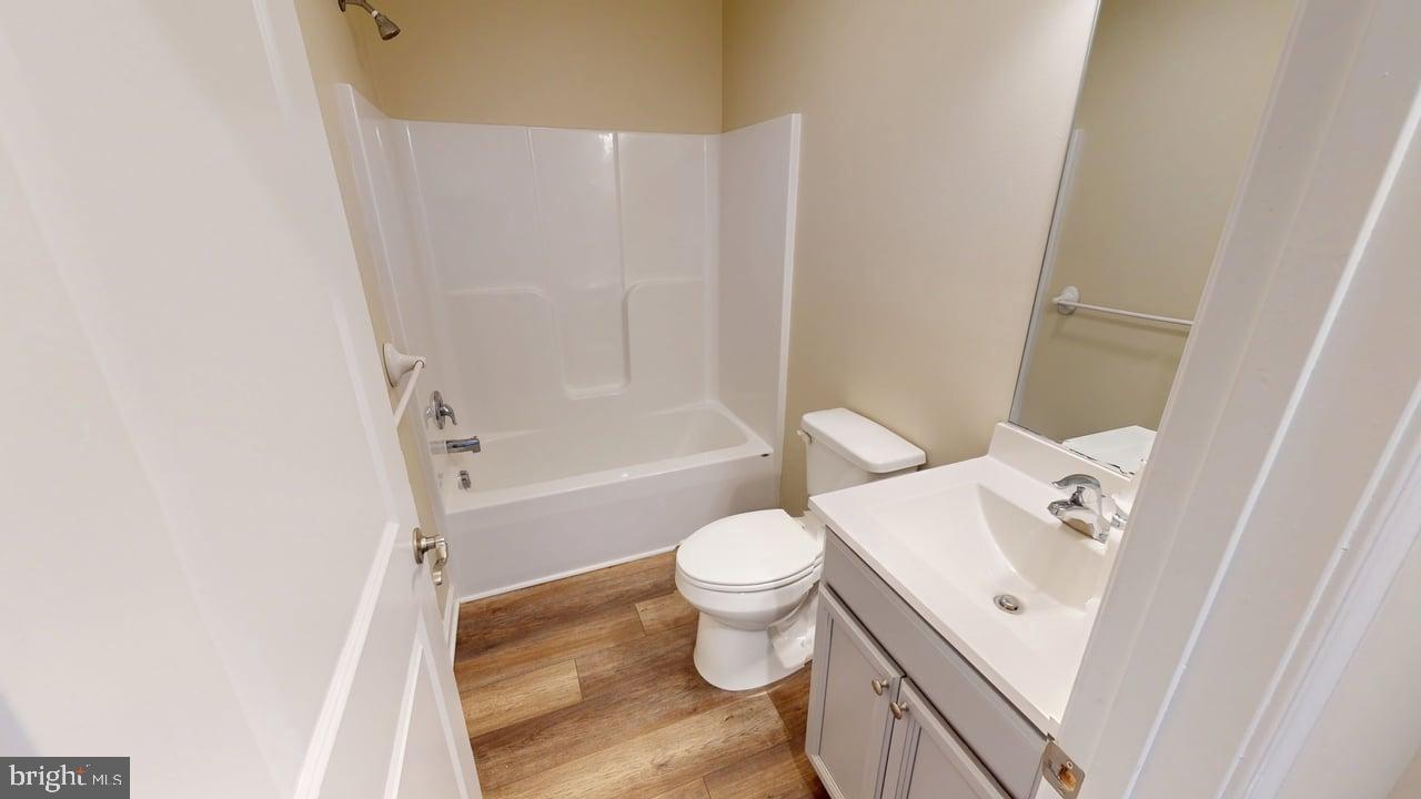 CAPTAIN'S COVE - Residential