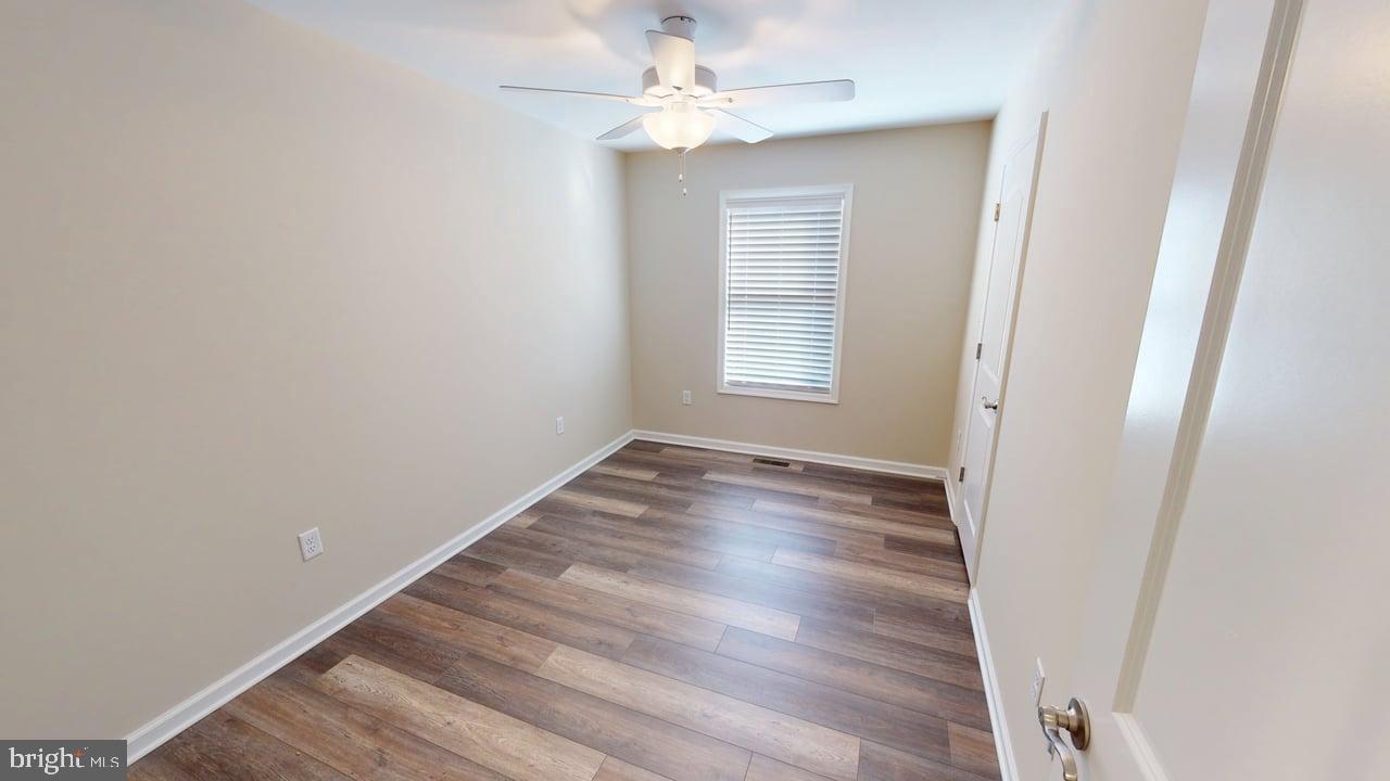 CAPTAIN'S COVE - Residential