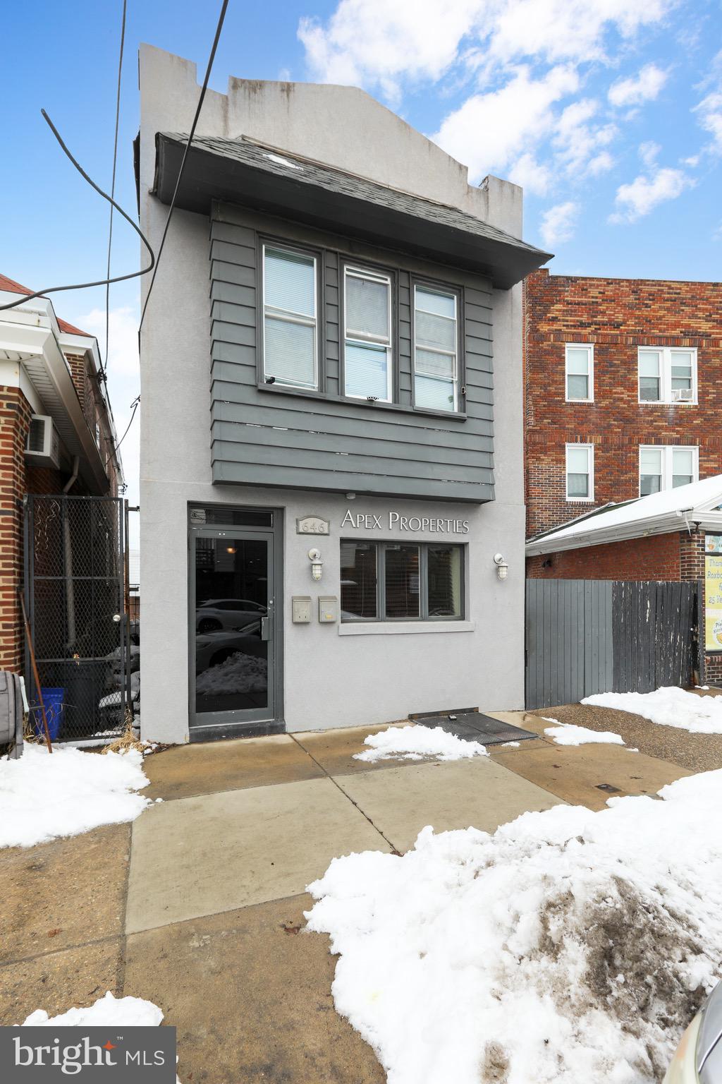 646 ROXBOROUGH AVENUE