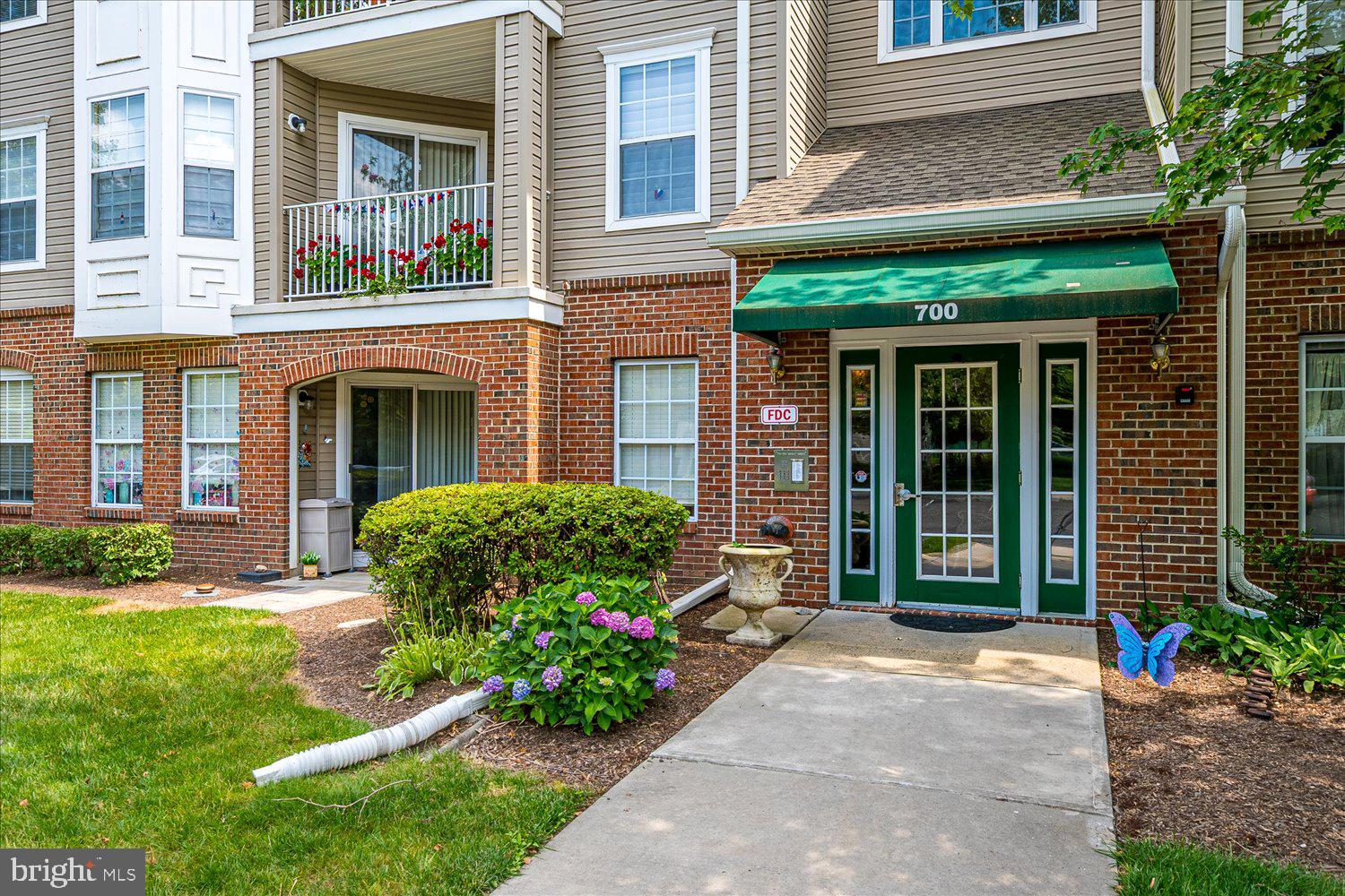 732 MOWAT CIRCLE