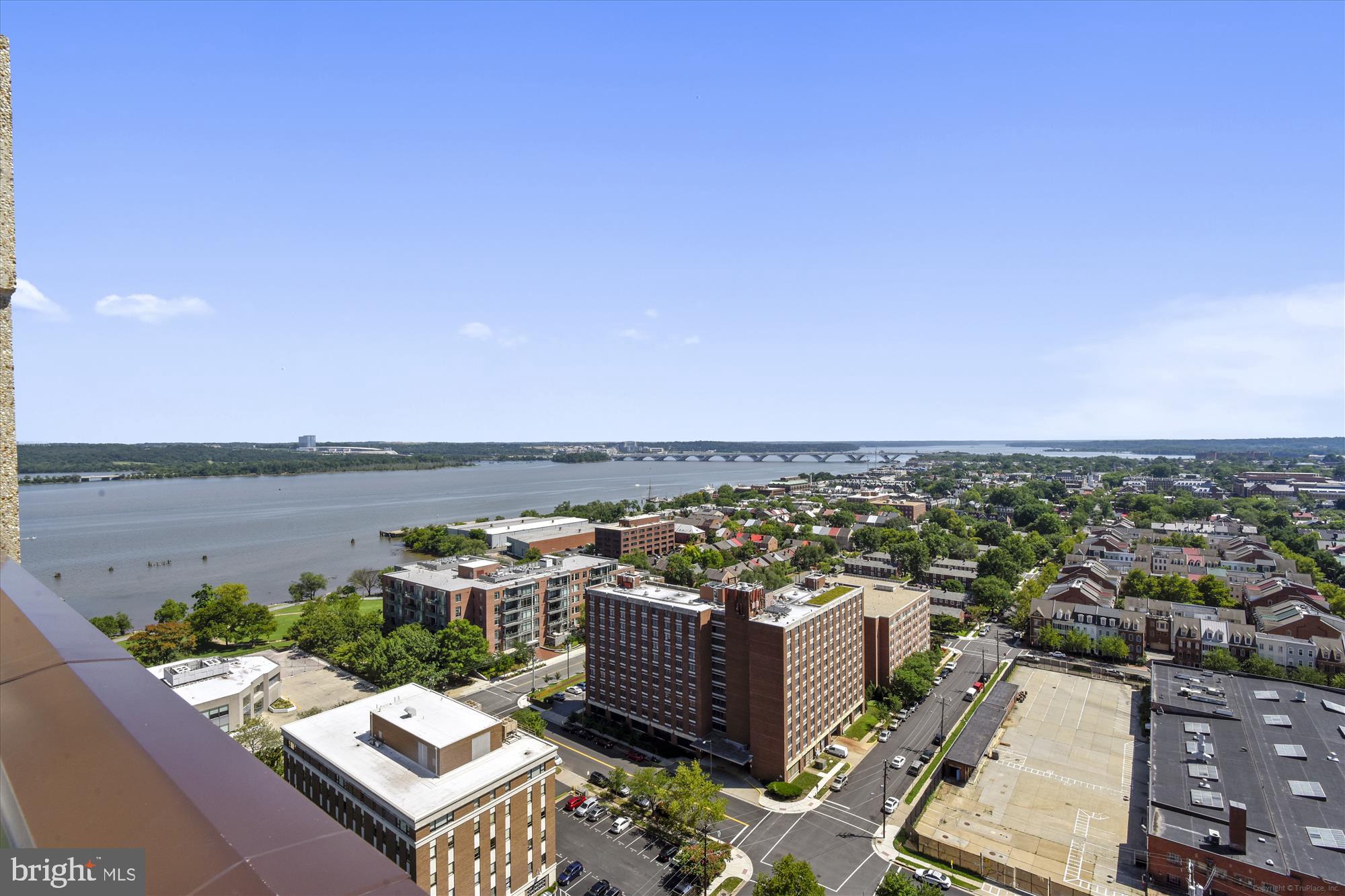 ALEXANDRIA HOUSE - Residential