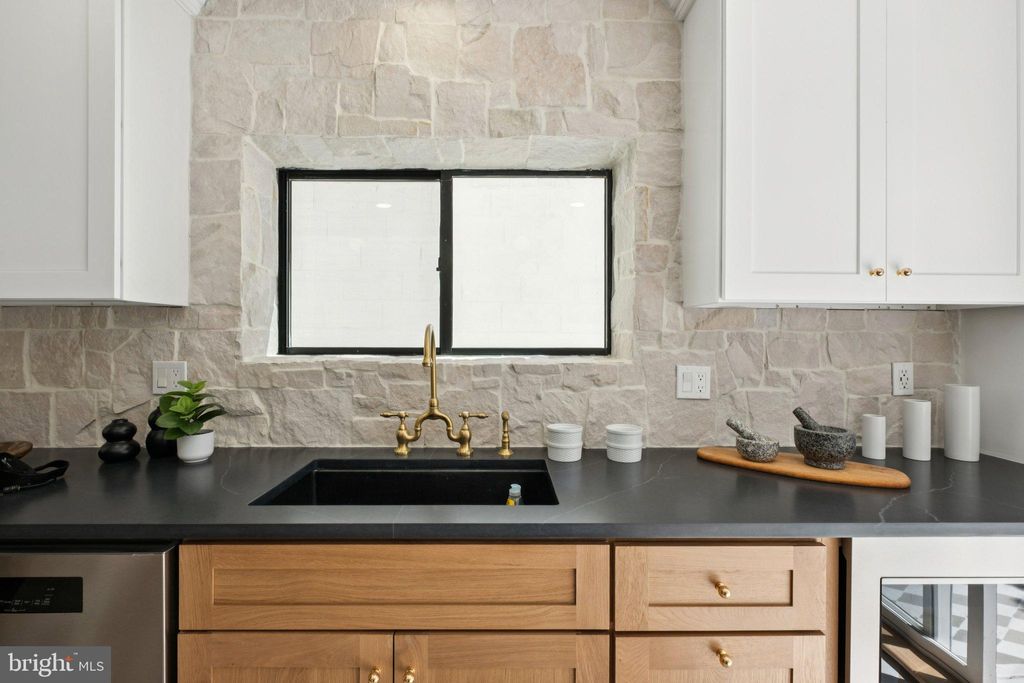 Photo of 842 Wharton Street, PHILADELPHIA, PA 19147 (MLS # PAPH2550414)
