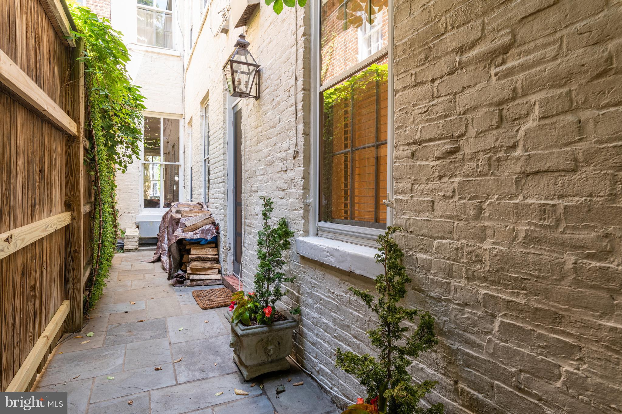 OLD TOWN ALEXANDRIA - Residential