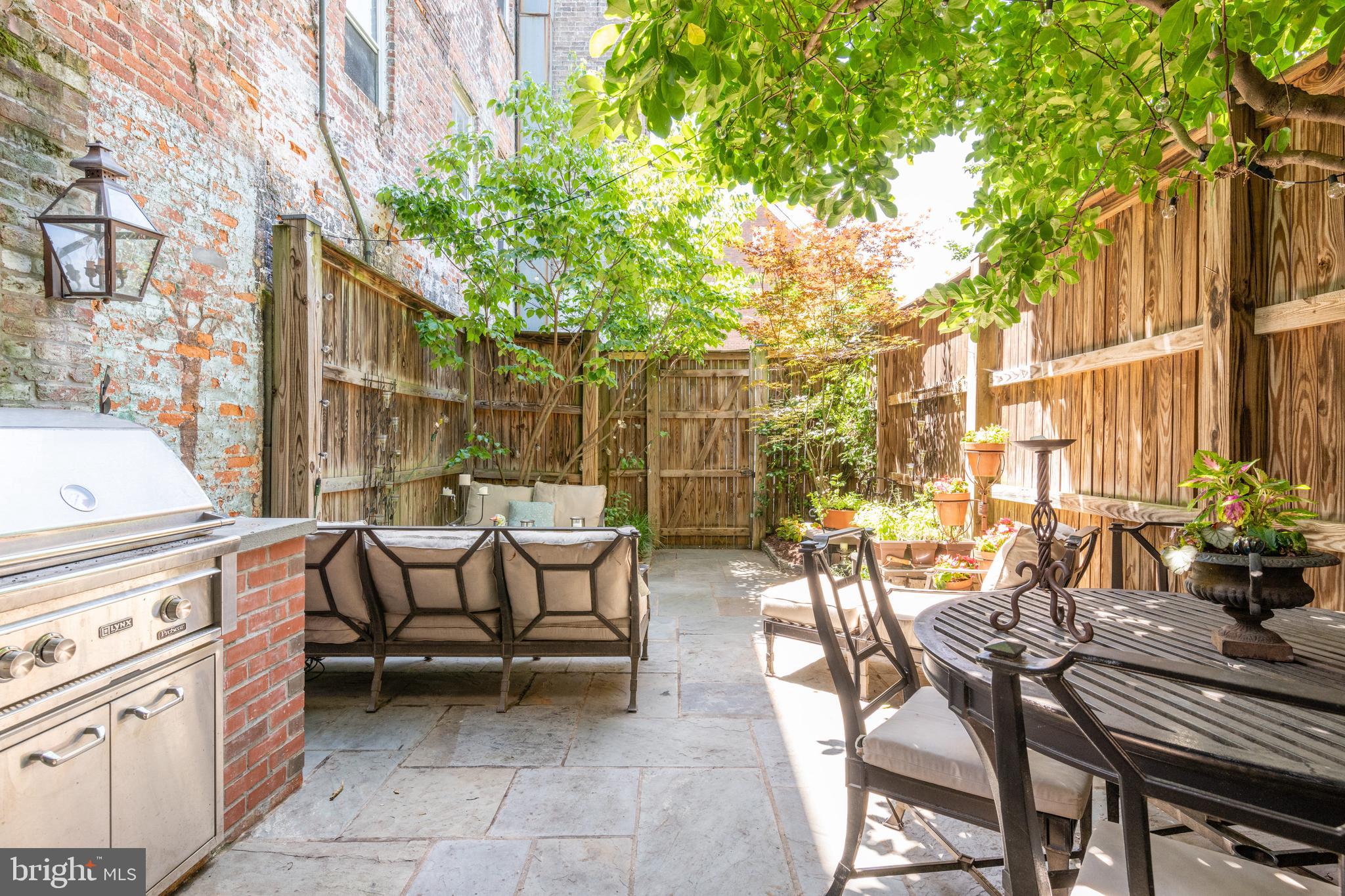 OLD TOWN ALEXANDRIA - Residential