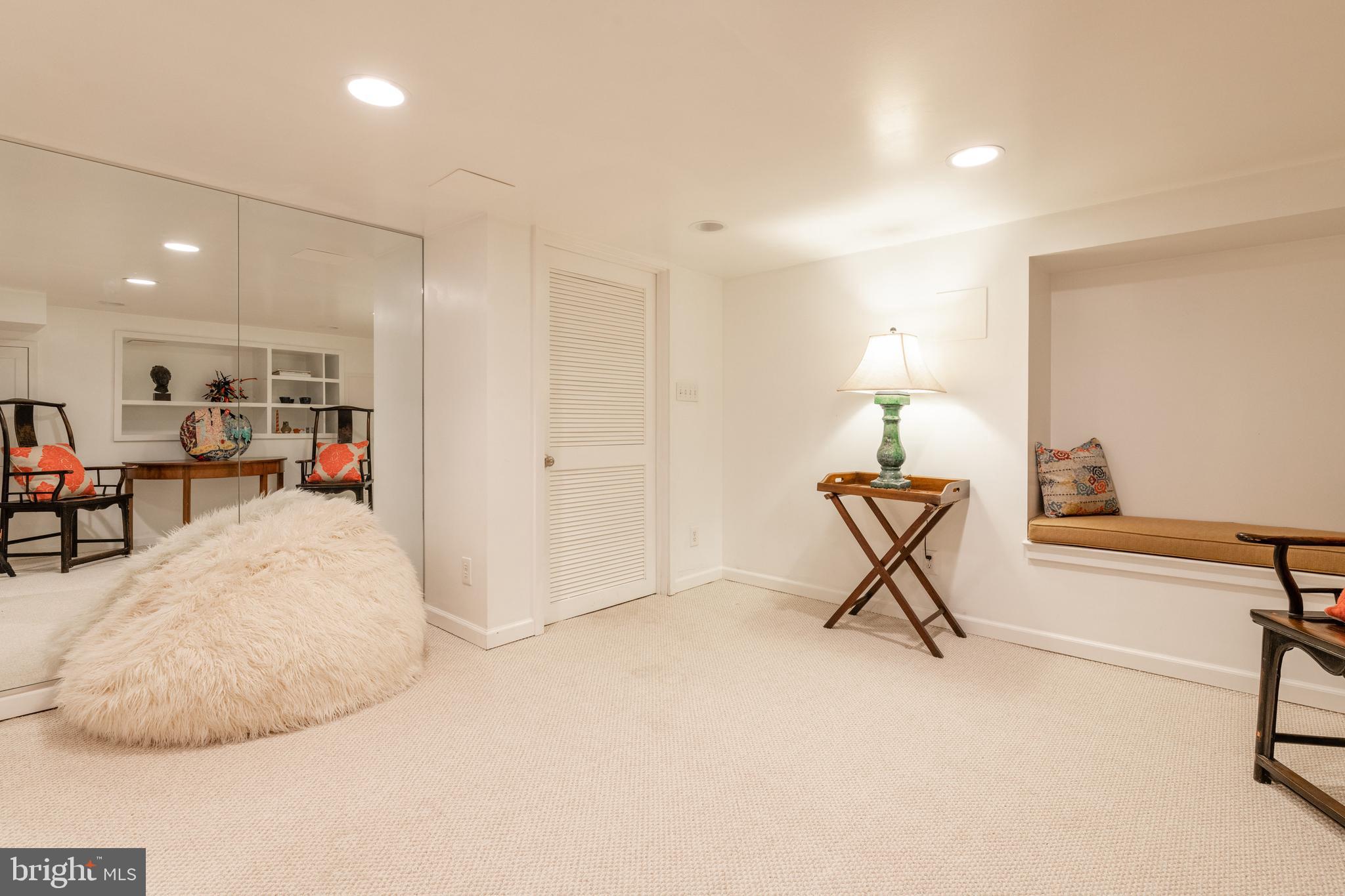 OLD TOWN ALEXANDRIA - Residential