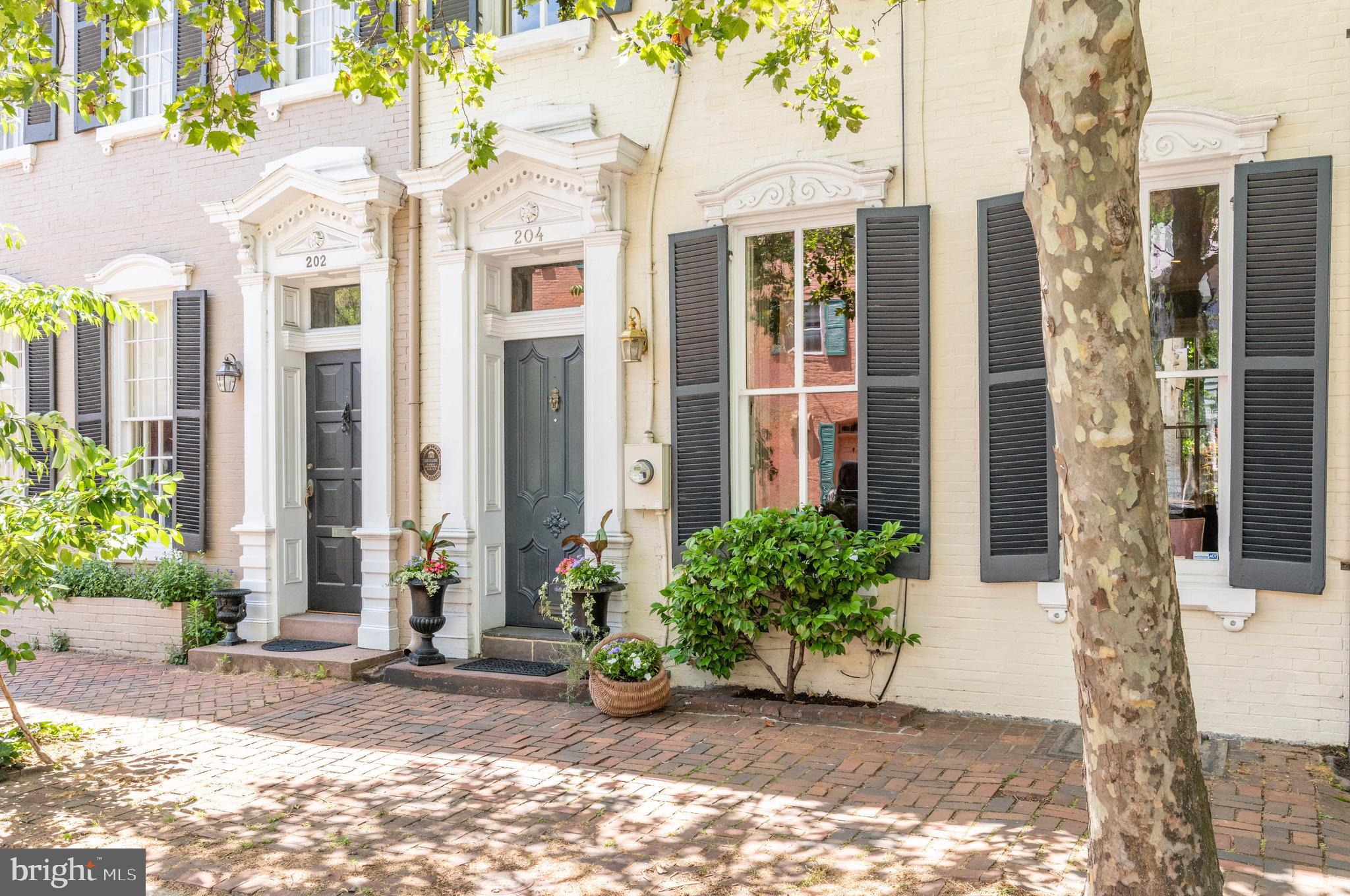 OLD TOWN ALEXANDRIA - Residential